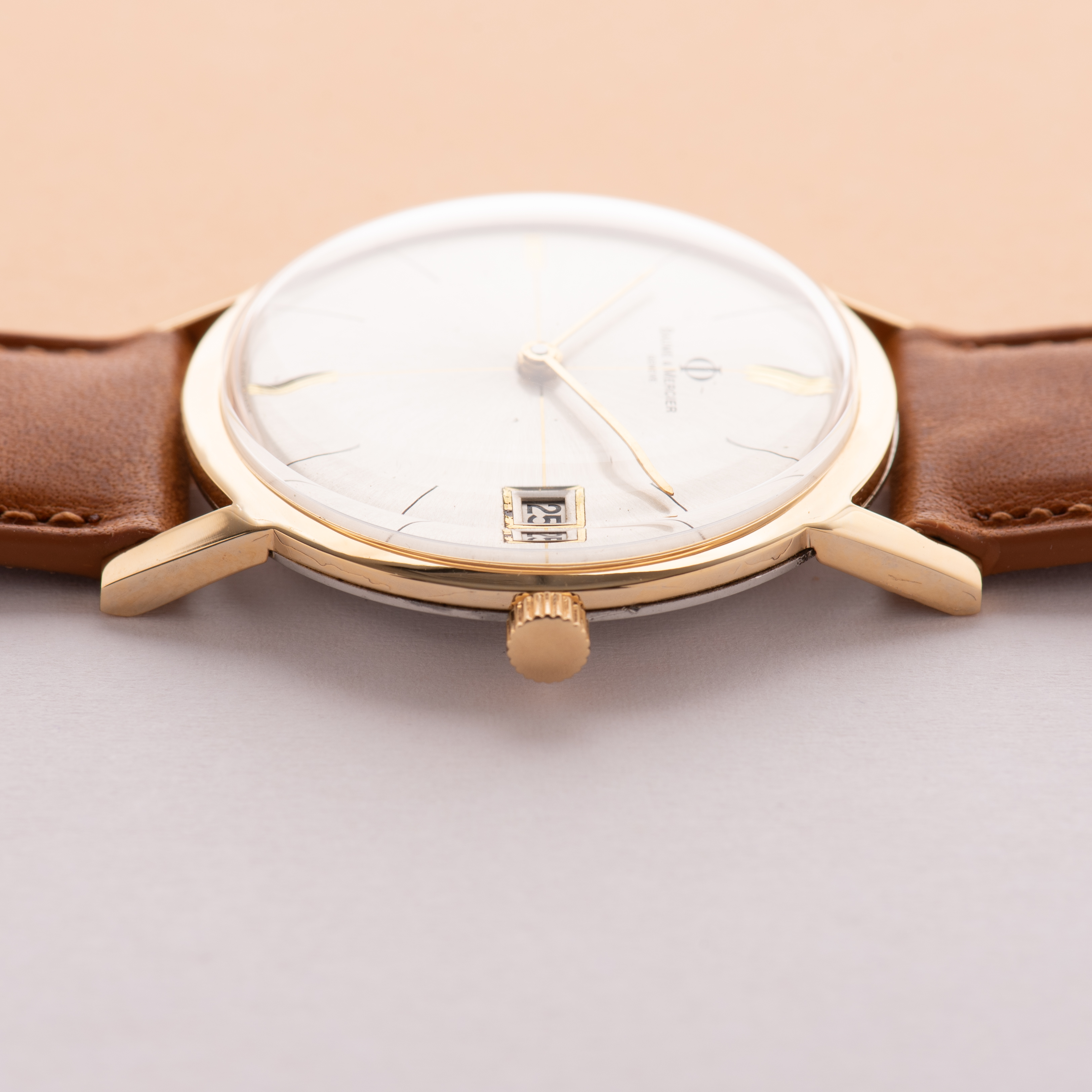 Zicht op Baume & Mercier Genève kruisdraad wijzerplaat mechanische ref 76929