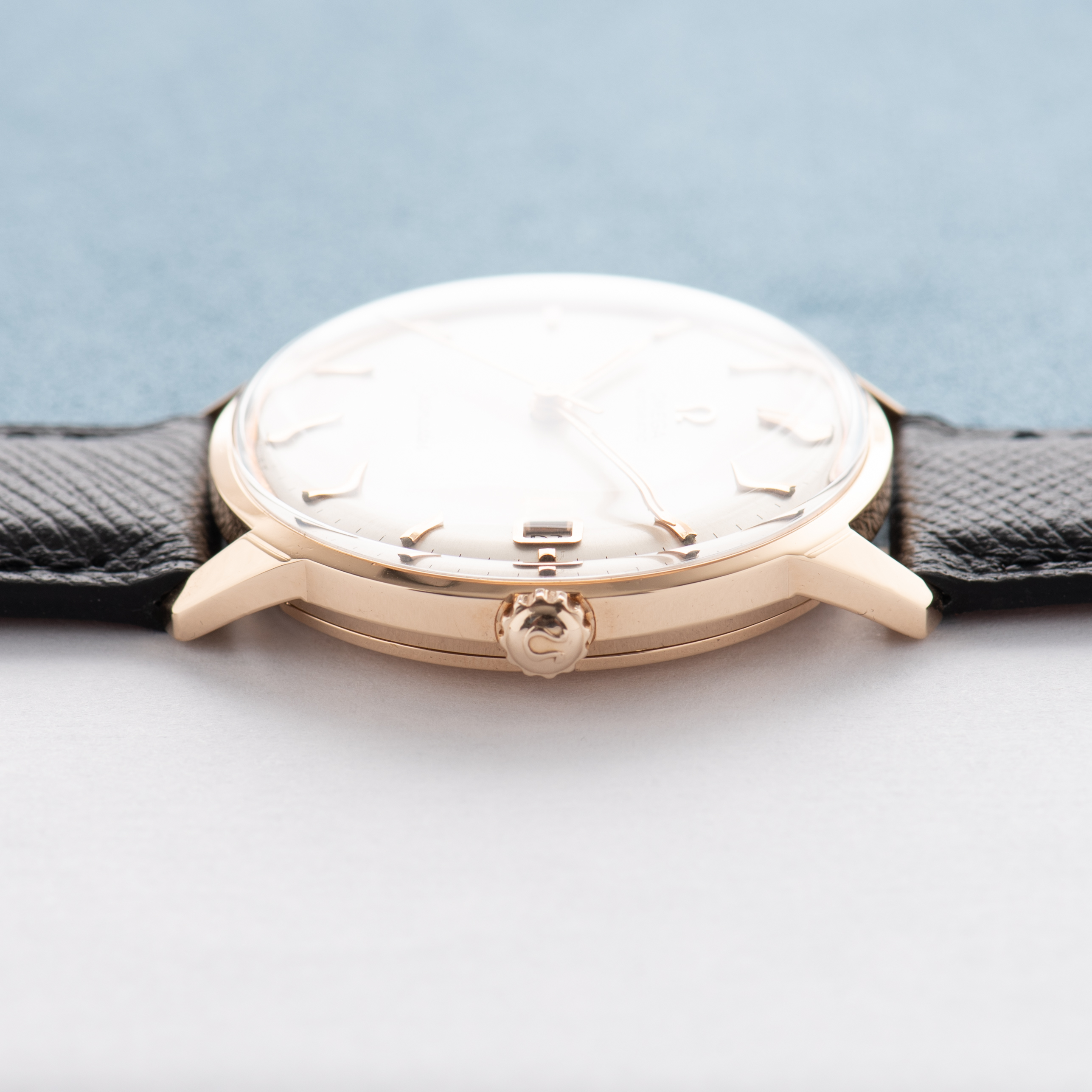 Vue de Omega Automatic Seamaster Date Pink Gold 18k from 1965 Réf 166.001