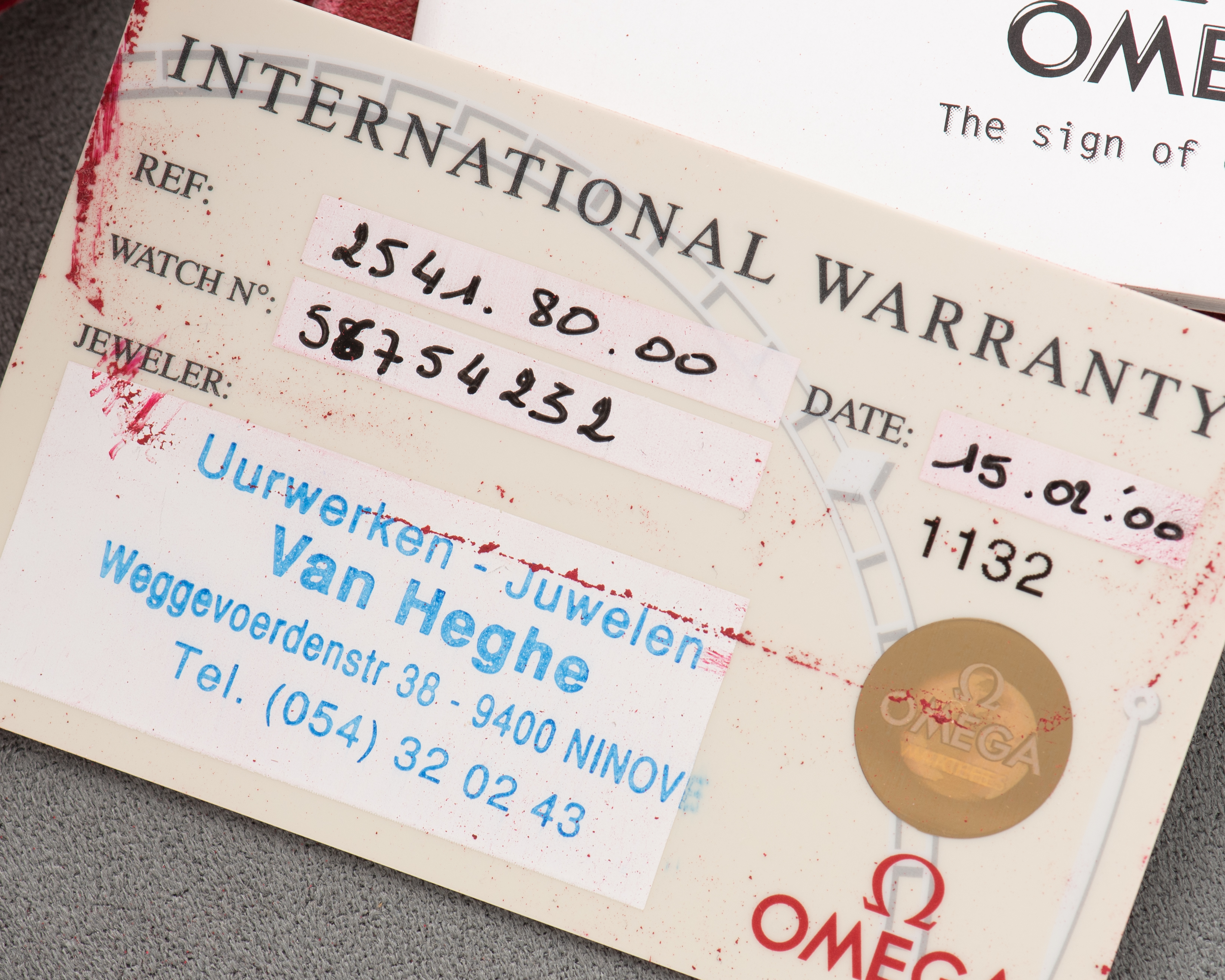 Zicht op Omega Seamaster Diver 300M "James Bond" Réf 2541.80.00 from 2000 Full Set