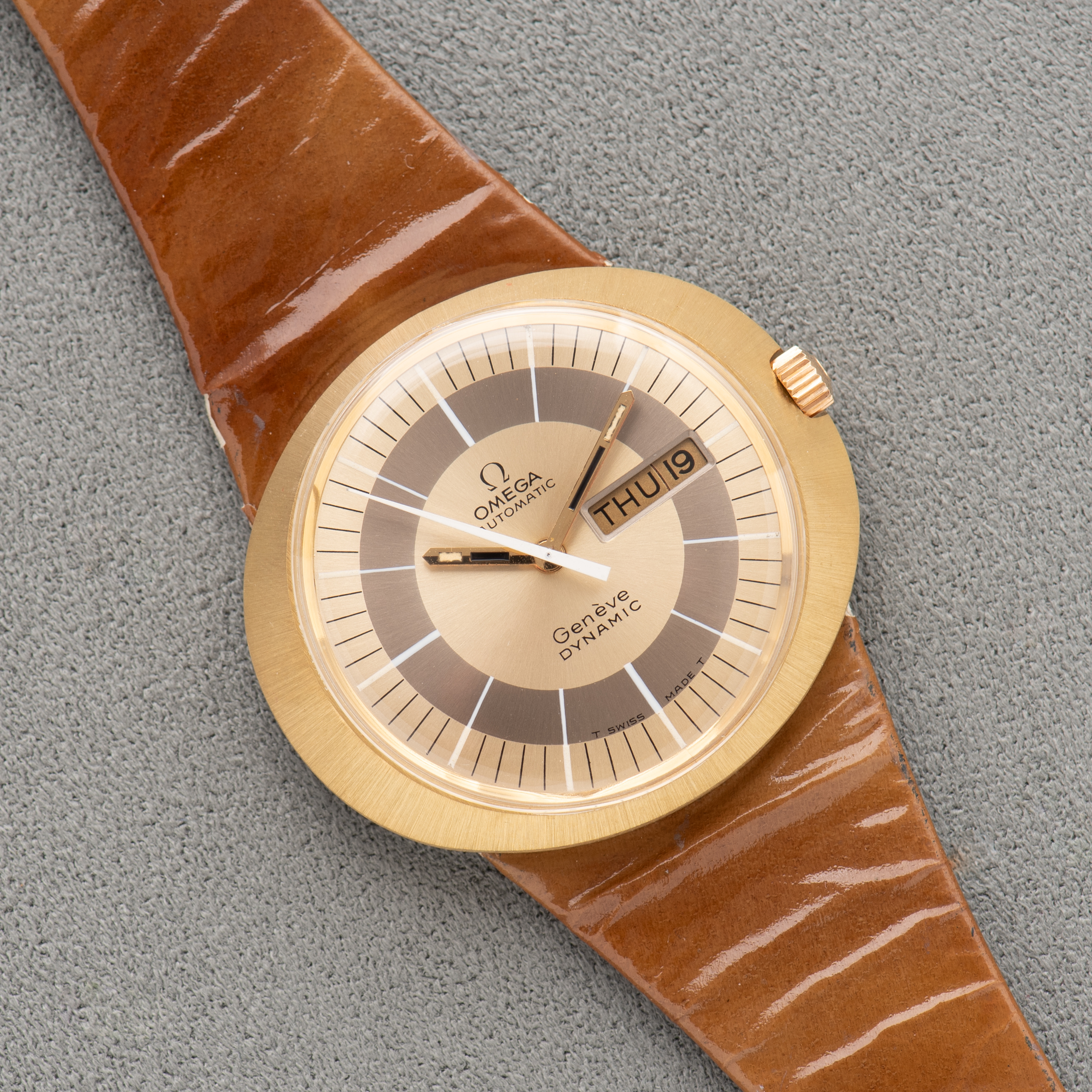 Vue de Omega Genève Dynamic Automatic DD Gold Capped Ultra Full Set 1974 réf 166.079