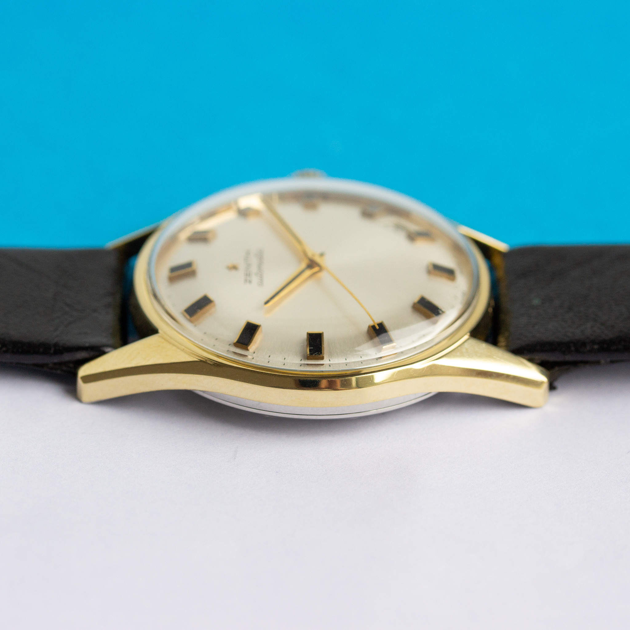 Zicht op Zenith Automatic date ref 140033 cal 2542 PC