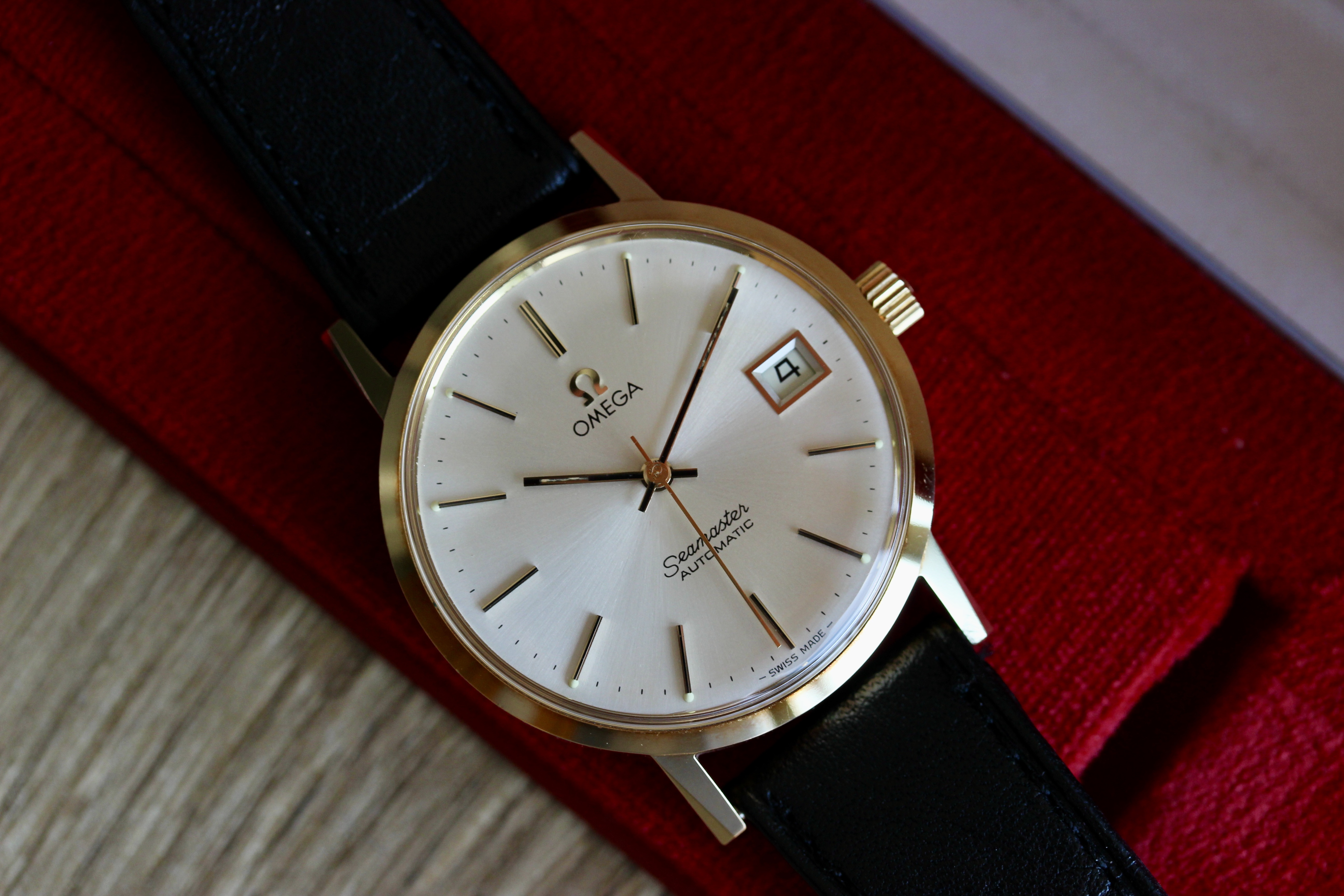View of Omega Seamaster Automatic or 18k réf 166.0217 NOS FULL SET