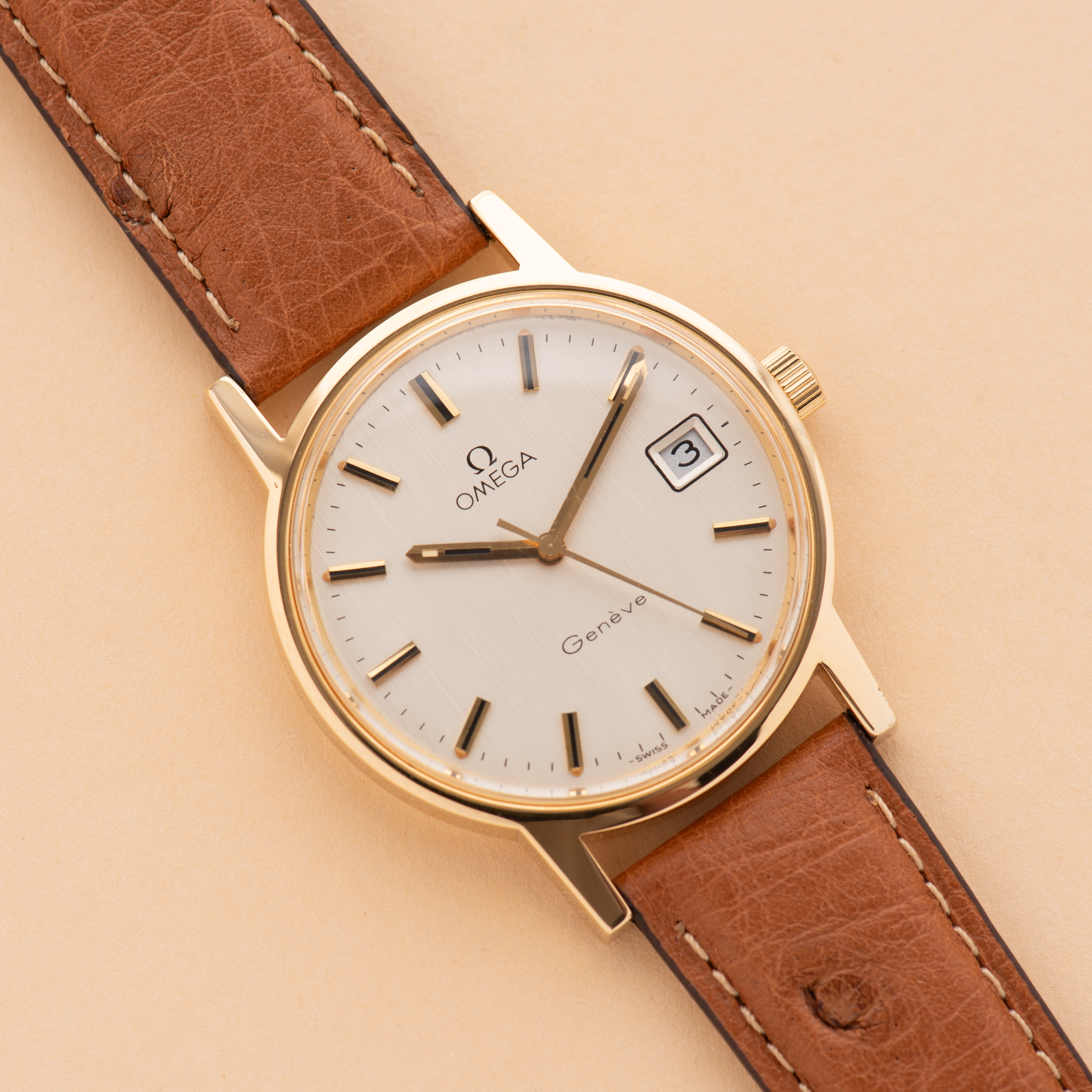 Vue de Omega Genève Date Silver linen dial réf 136.0104 from 1974