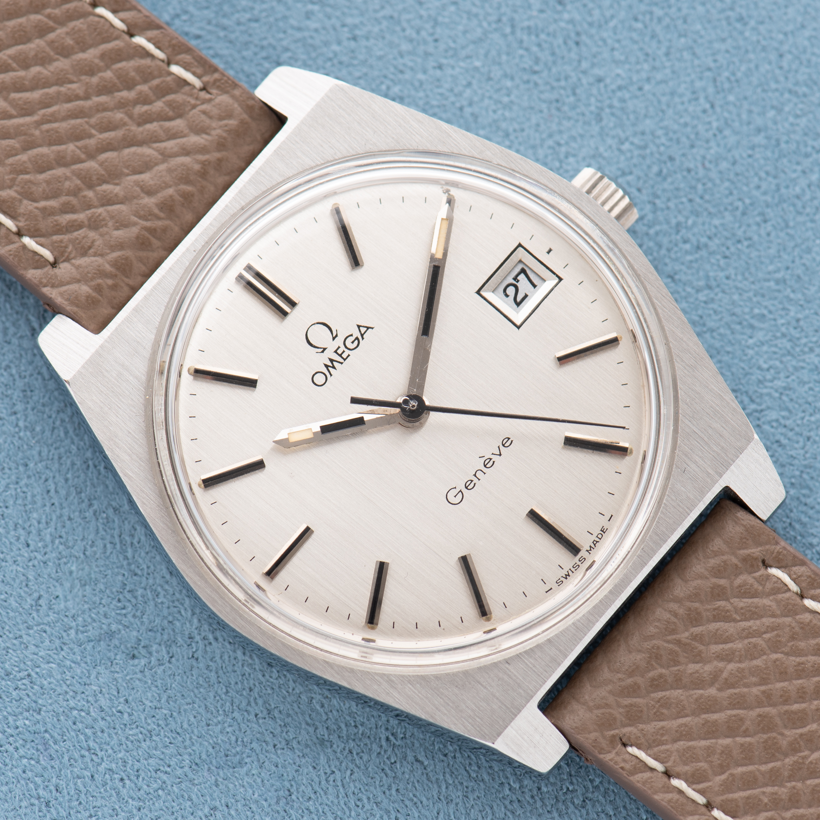 View of Omega Genève Date Silver dial Réf 136.0049 from 1972