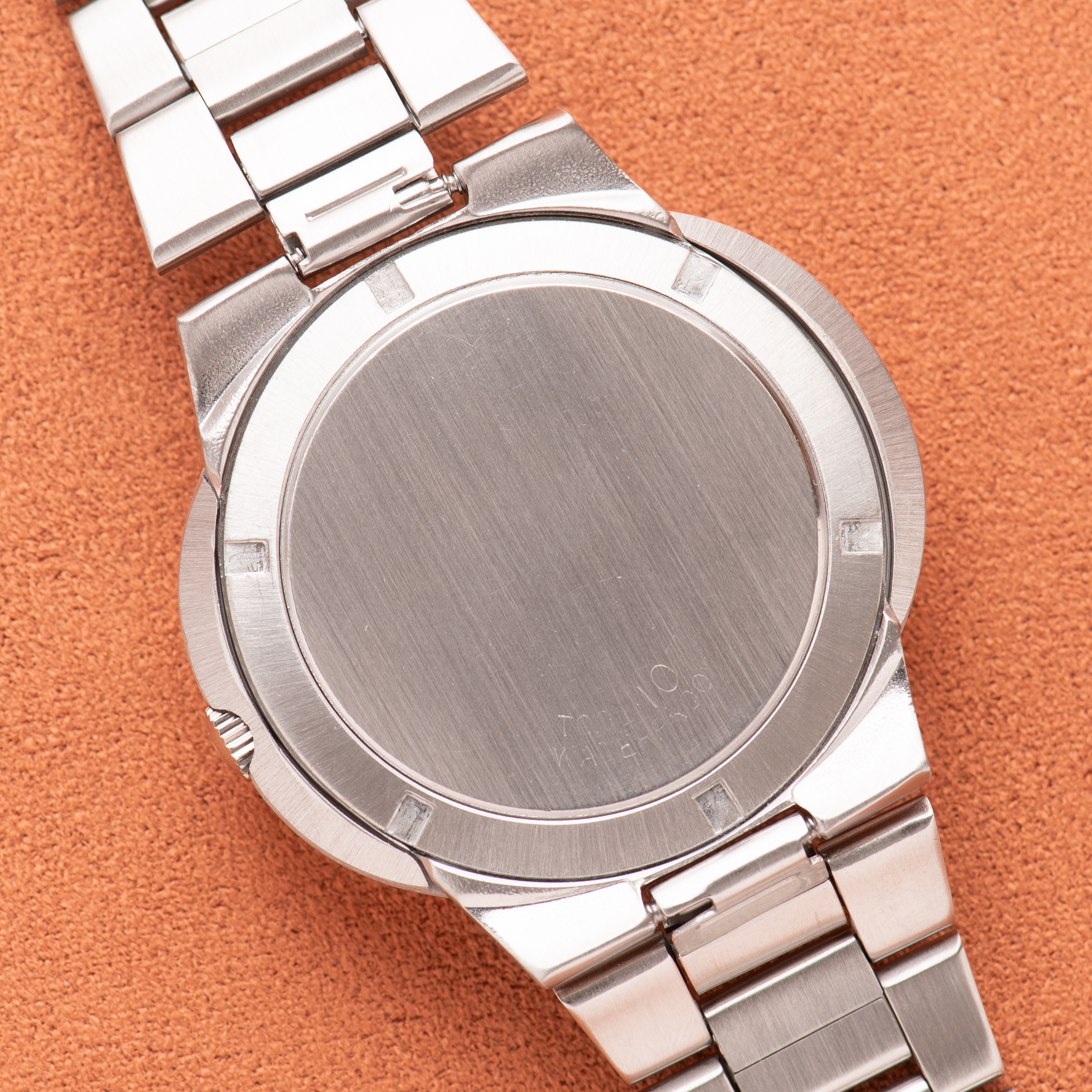 Zicht op Omega Genève Dynamic Automatic Grey Dial uit 1969 Ref 166.039
