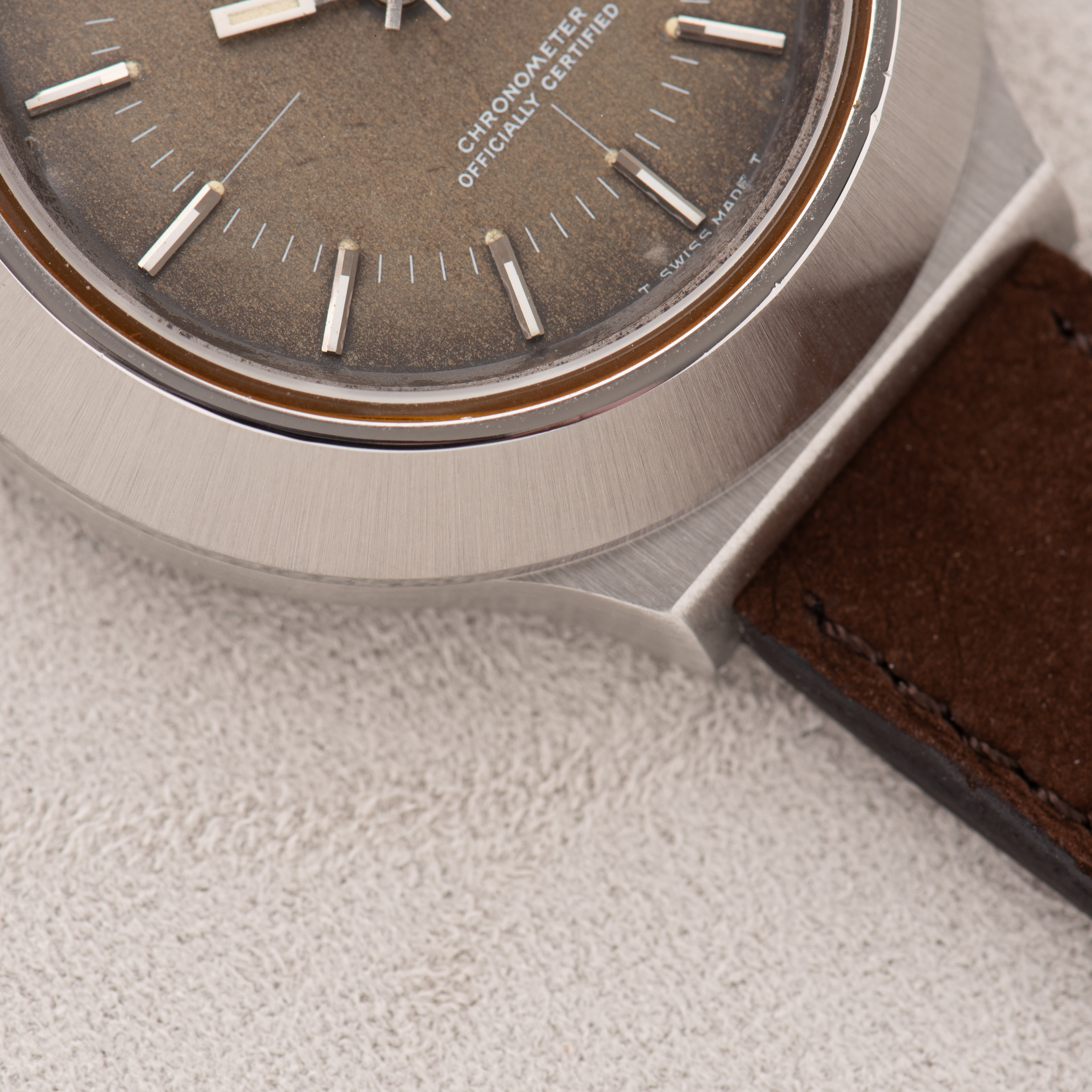 Vue de Omega Electronic F300 Chronometer Patina dial Réf 198.012 from 1972
