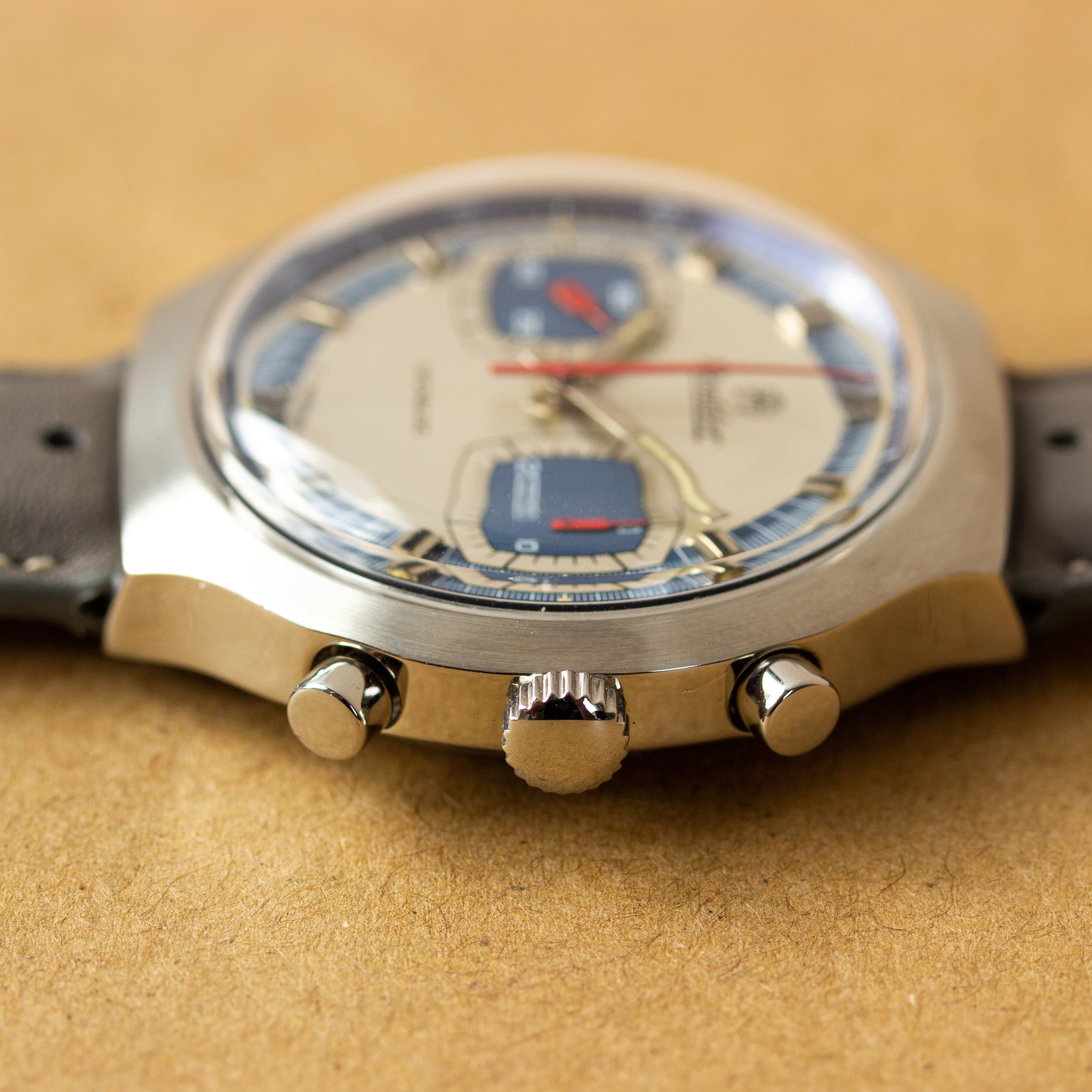 Vue de Montdor Chronographe incabloc valjoux 7733