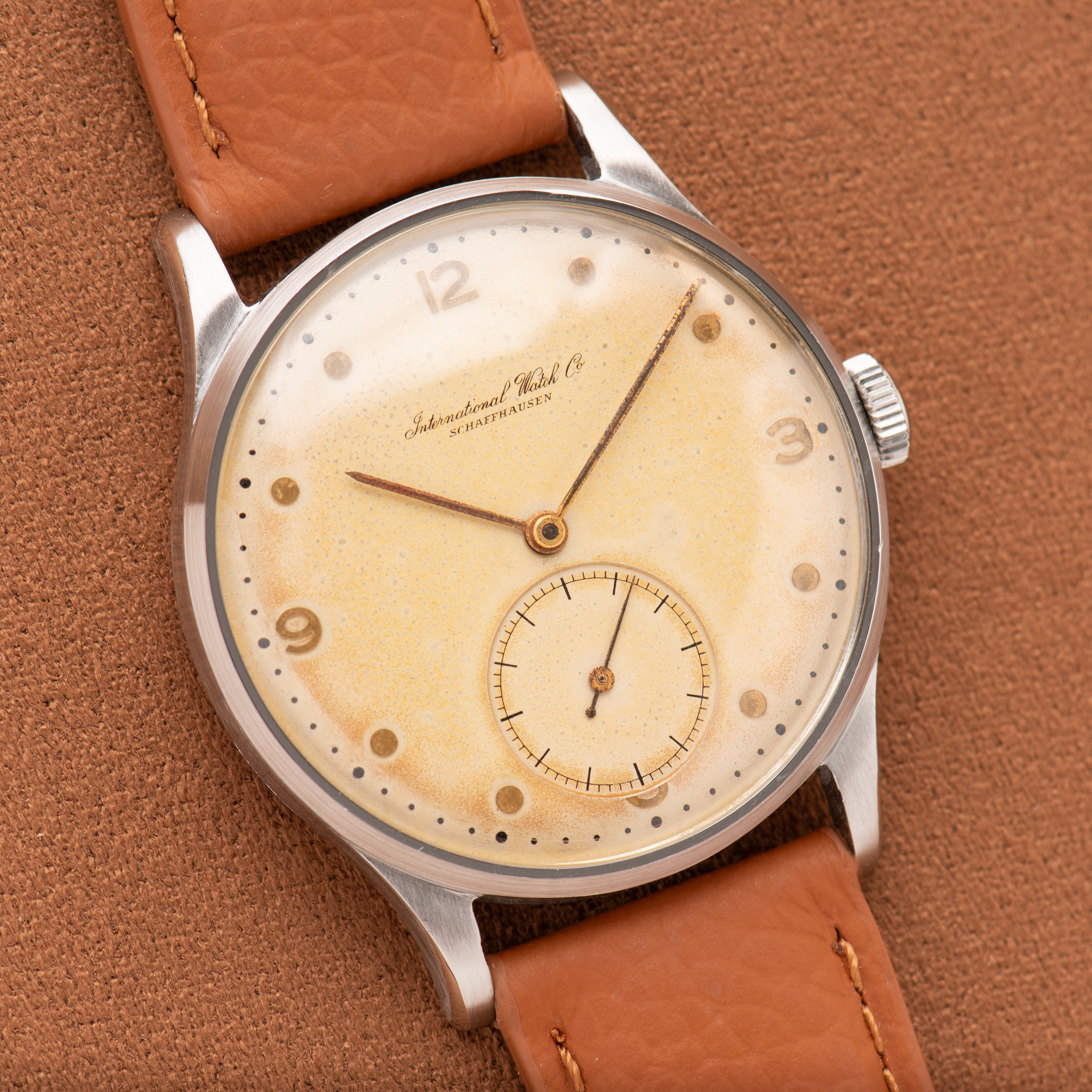View of IWC International Watch Co. Schaffhausen Calibre 83 – Ref. 1.109.570 - 1945