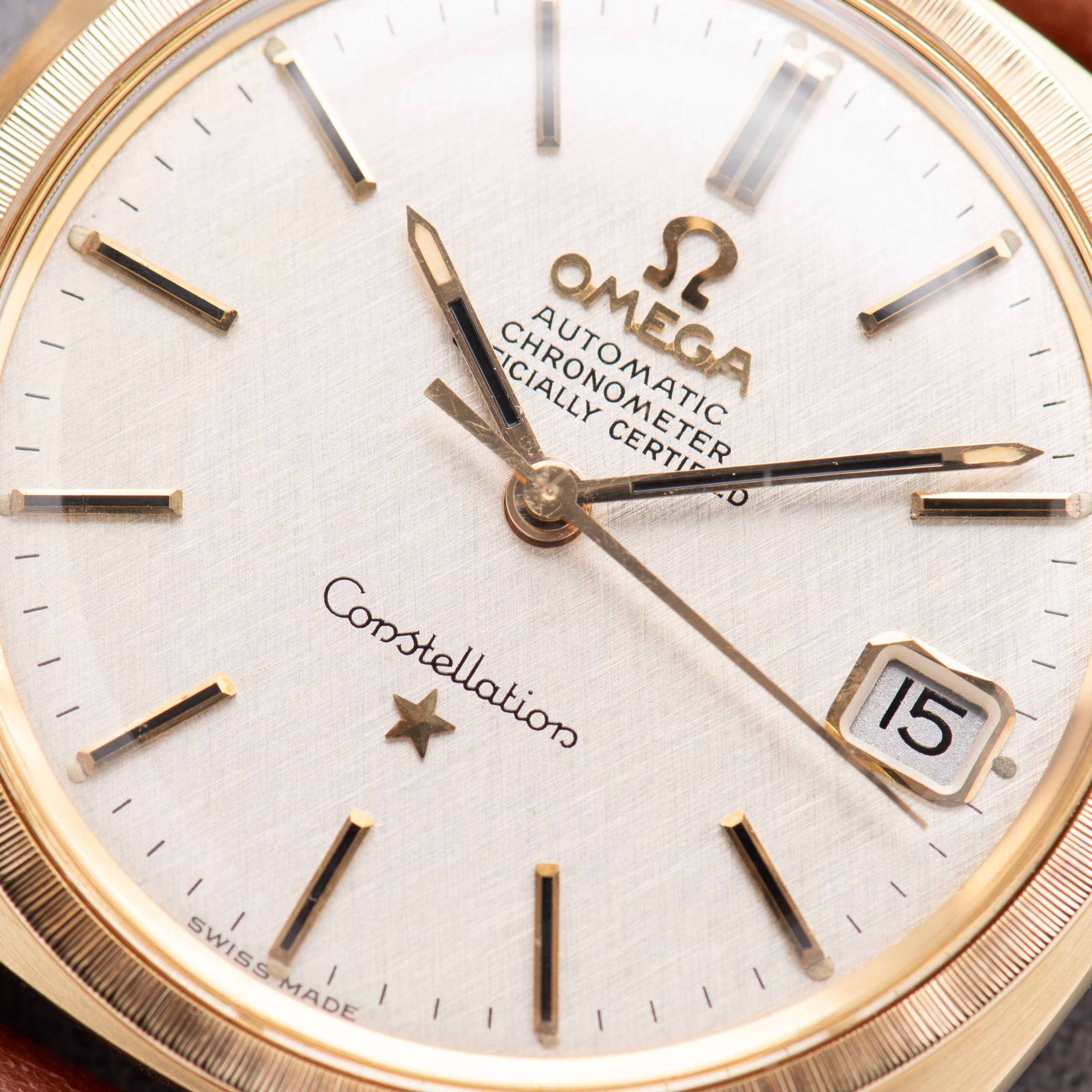 Zicht op Omega Automatic Constellation C-vorm "Linnen Dial" 18K