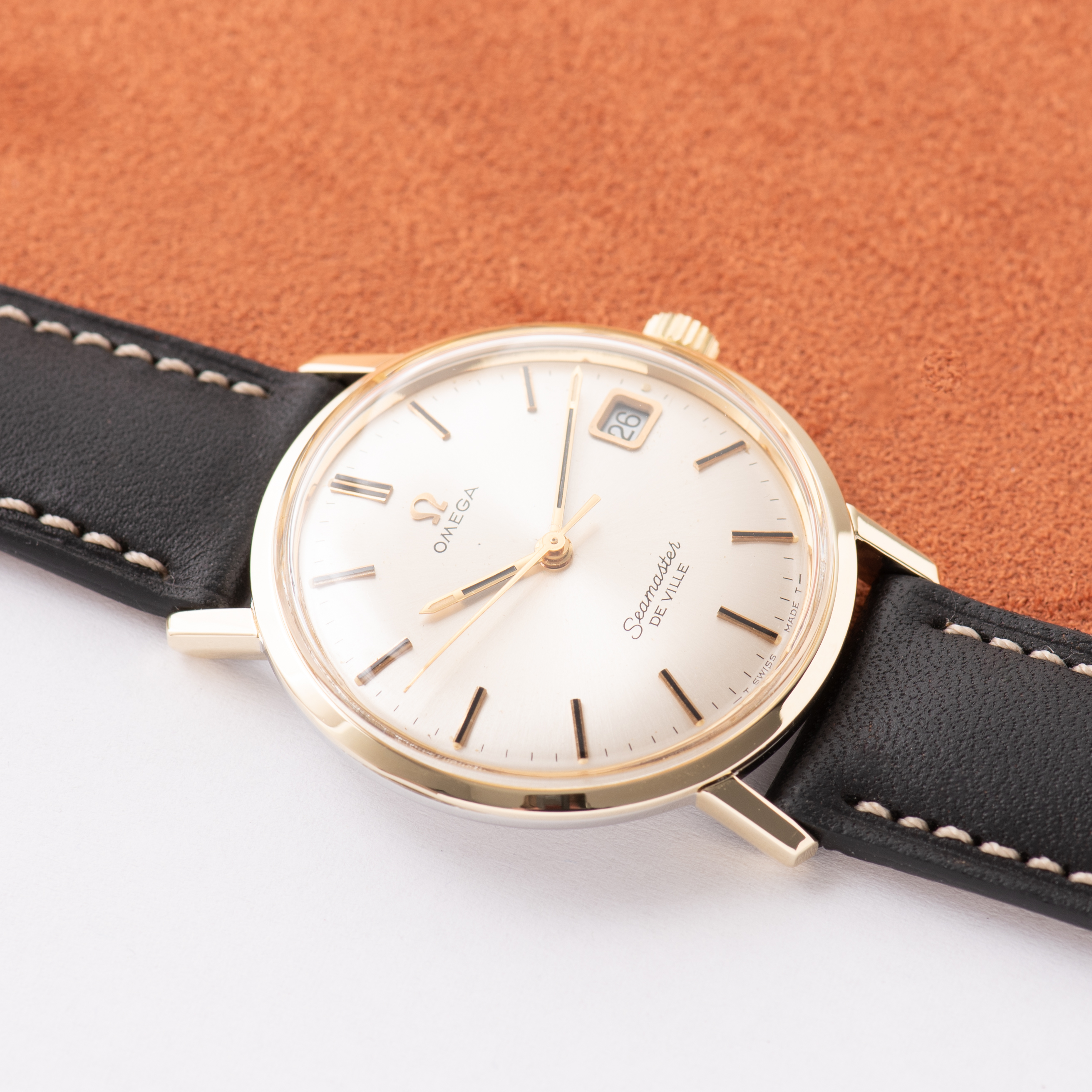 Zicht op Omega Seamaster De Ville Datum Gold/Staal Ref 136.020 vanaf 1972