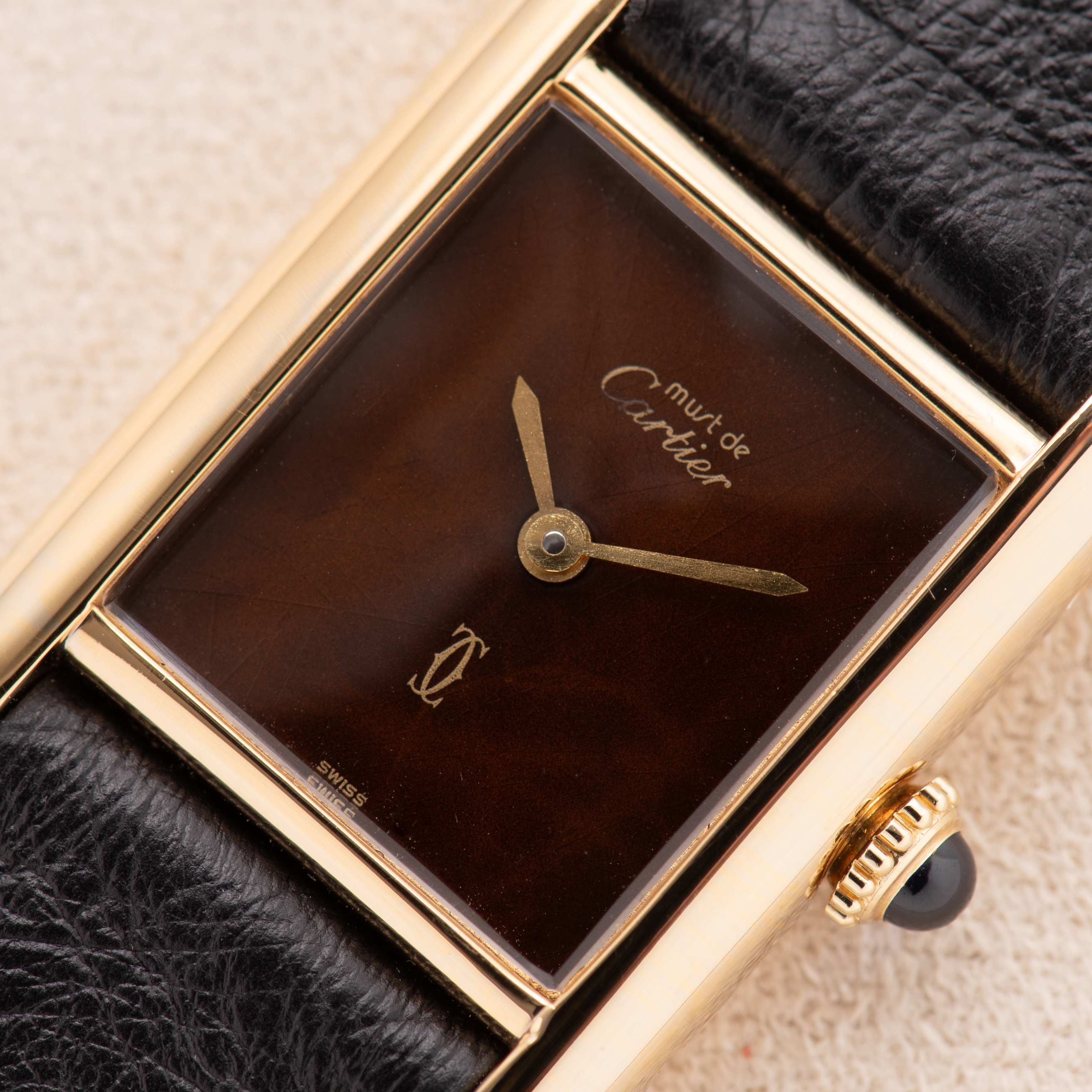 Zicht op Cartier Must de Tank Vermeil PM "Tiger Dial" uit 1980"