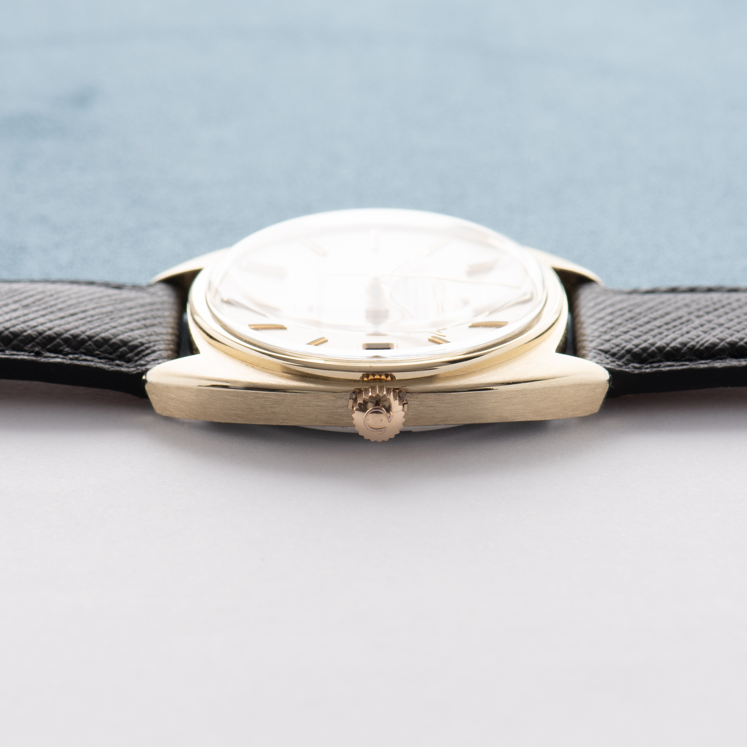 Vue de Omega Constellation Chronometer C-shape 14K Gold Capped from 1969 Réf 168.017