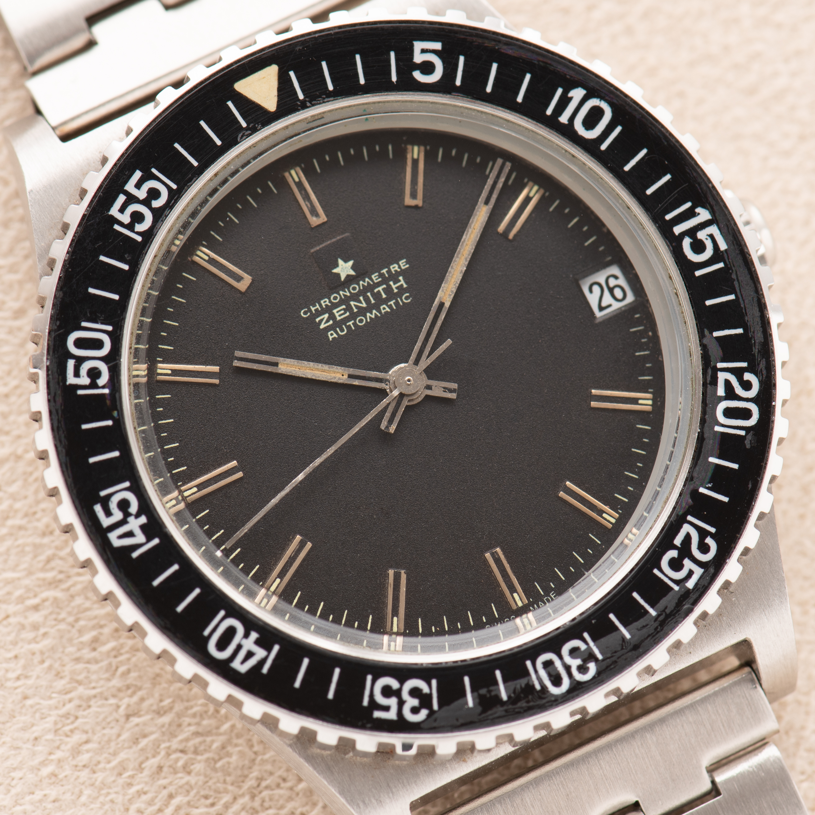 Zicht op Zenith Chronometre Automatic Diver Surf Réf 01 0170 380