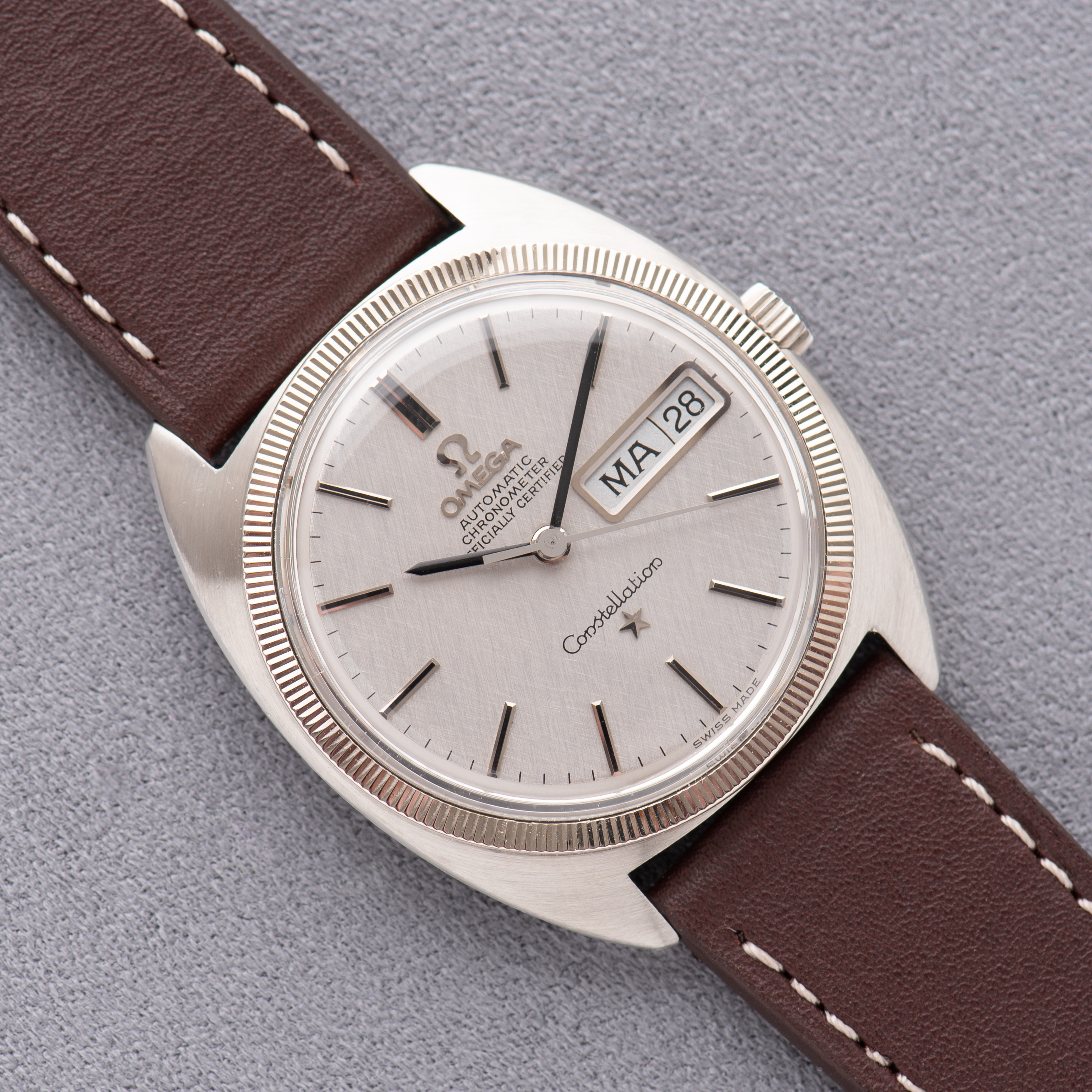 View of Omega Constellation Chronometer Linen Silver dial C-shape from 1968 Réf 168.029