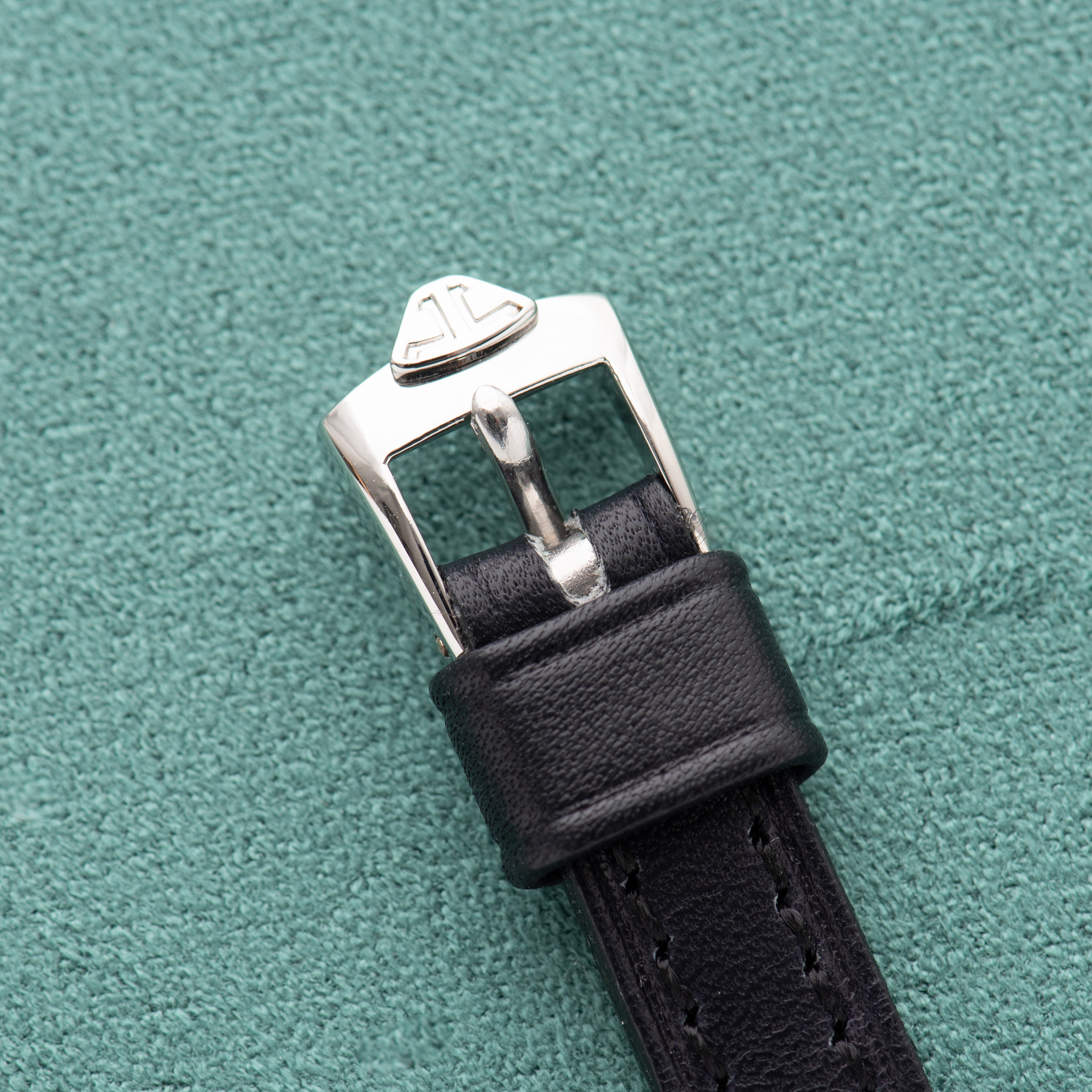 Zicht op Jaeger-LeCoultre Etrier Lucchetto voor Hermes Silver Dial Ref 1670.42