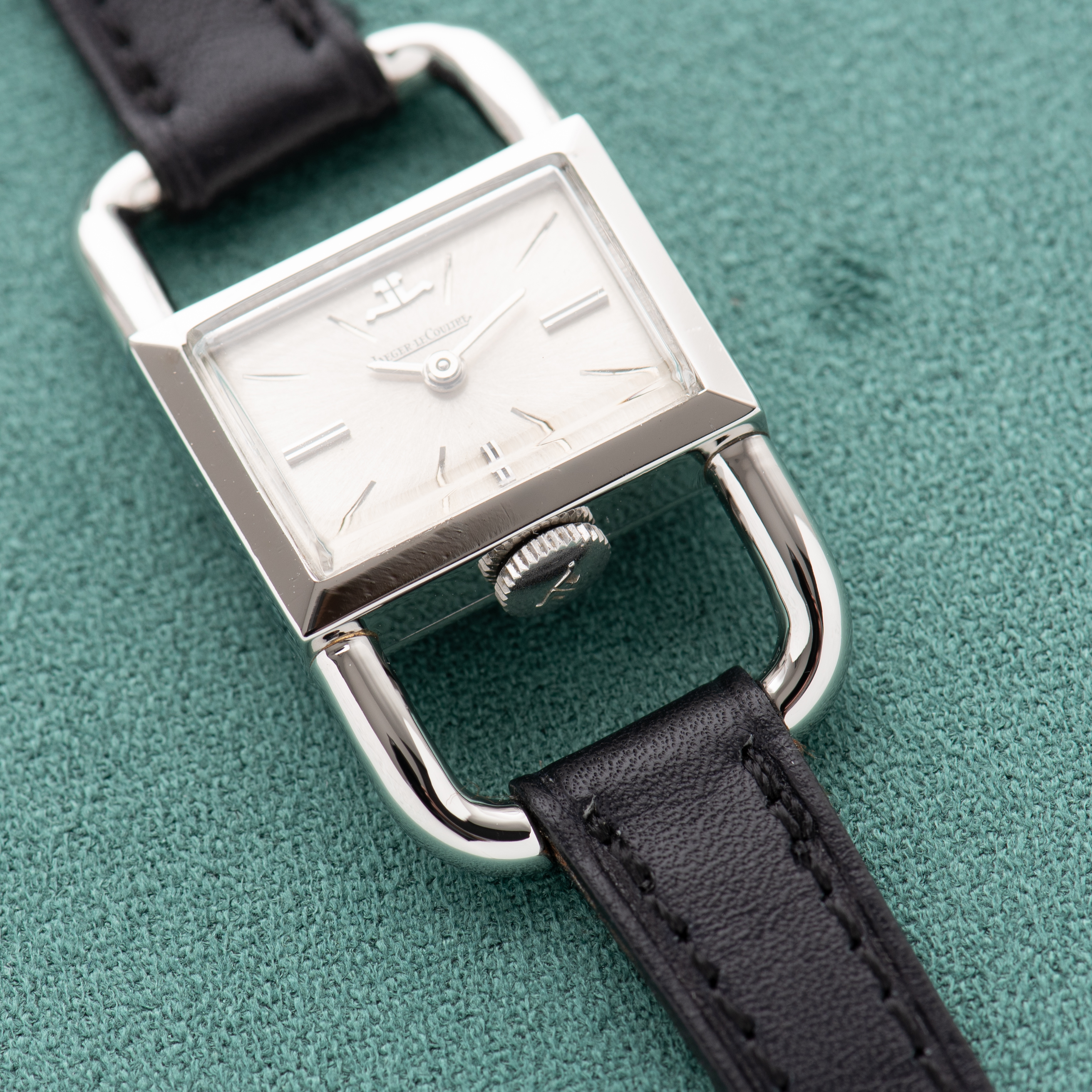 Zicht op Jaeger-LeCoultre Etrier Lucchetto voor Hermes Silver Dial Ref 1670.42