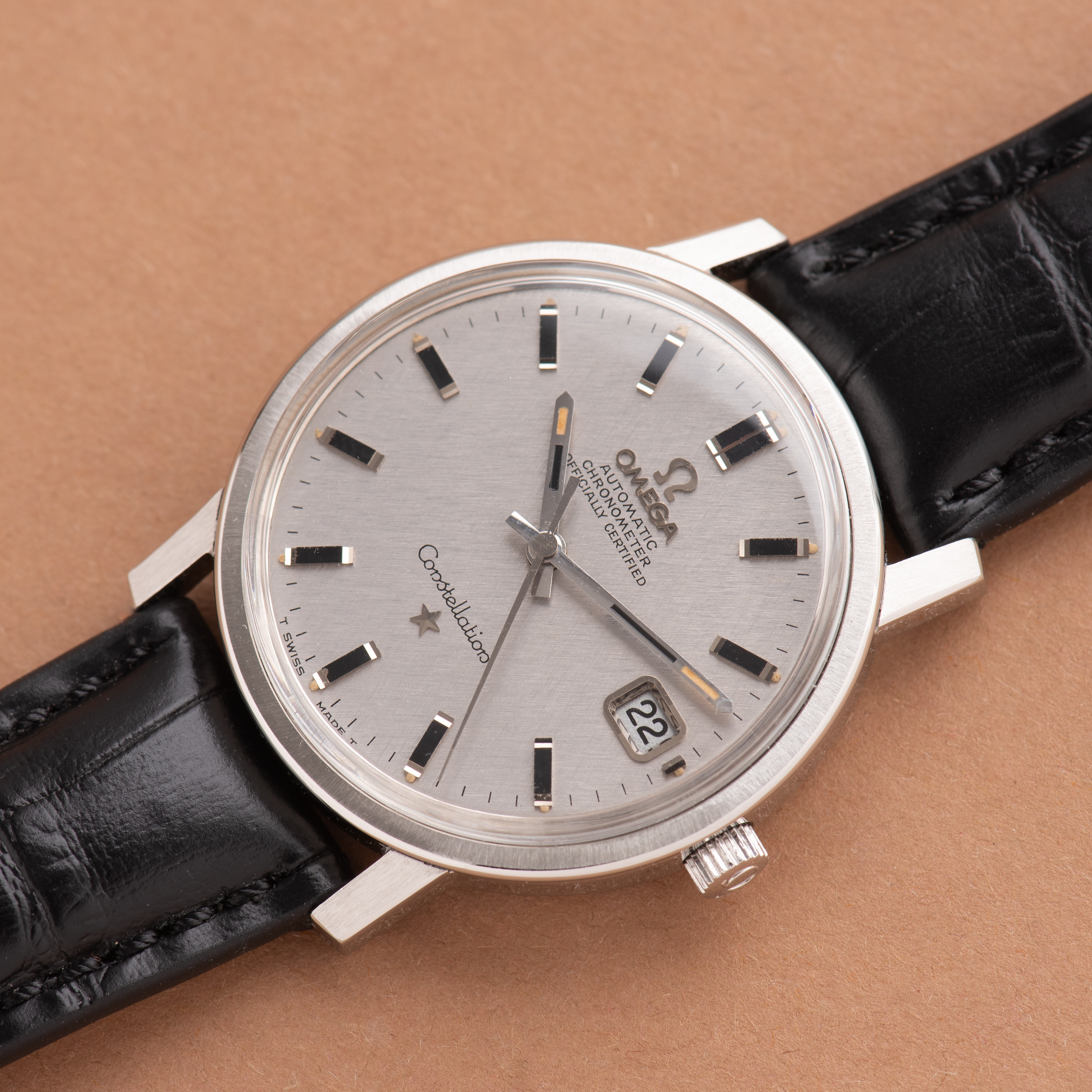 Zicht op Omega Automatic Chronometer Constellation réf 168.018 Tapisserie Dial Silver