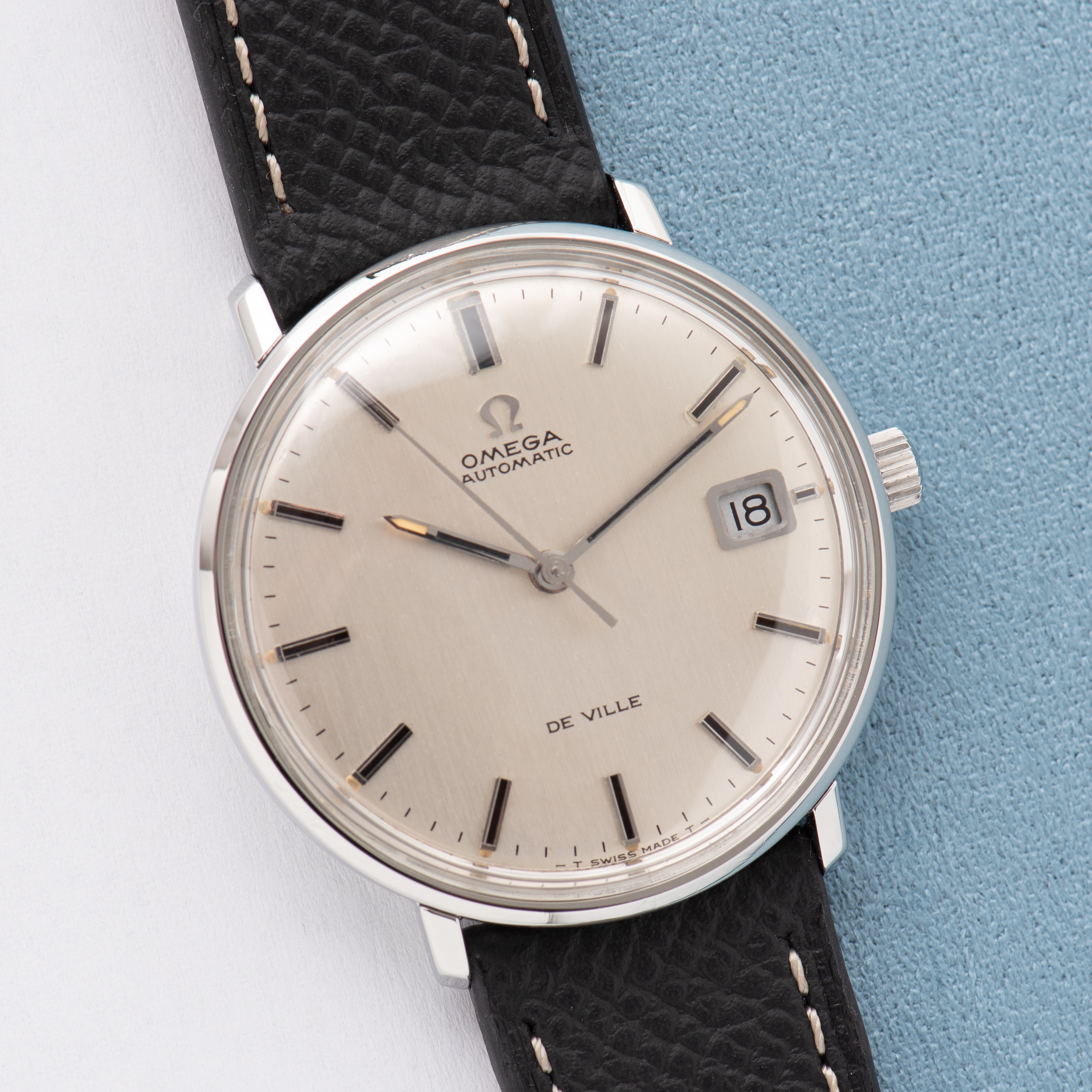 Zicht op Omega Automatic De Ville Monobloc Steel Ref 166.033 uit 1968
