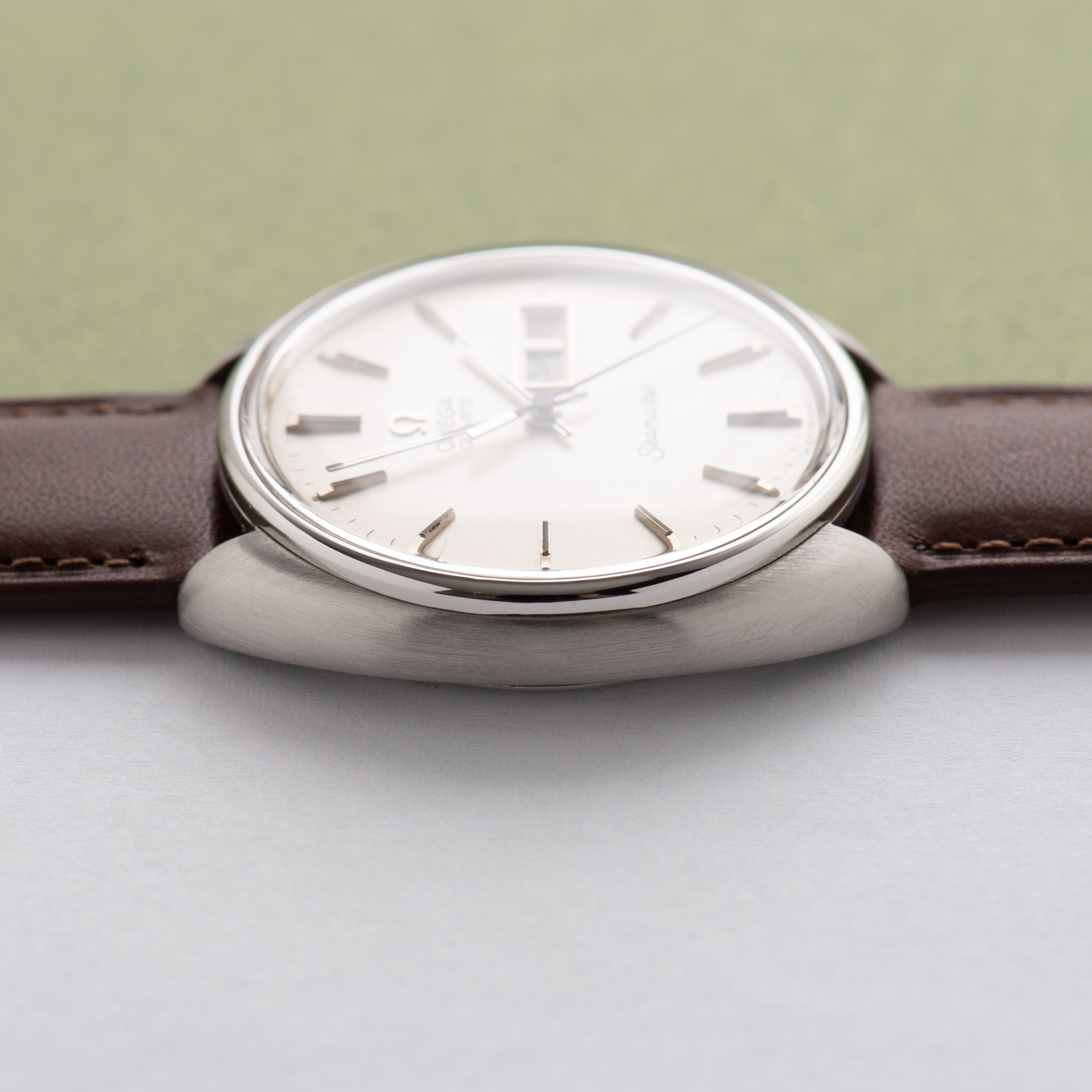 View of Omega Quartz Seamaster réf 196.0105 cal 1345
