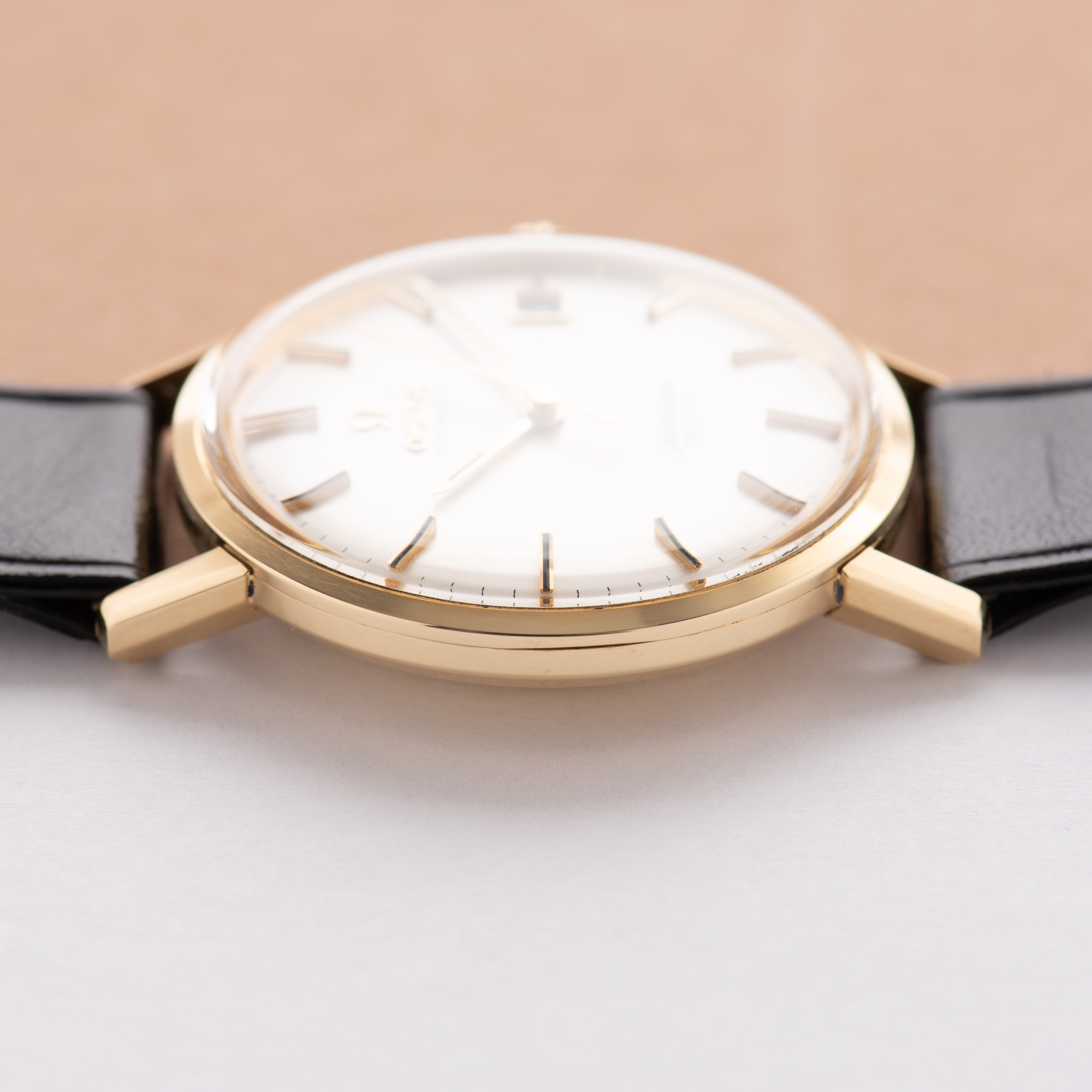 Vue de Omega Automatic Seamaster De Ville Gold 18k 0,750 réf 166.020 from 1966