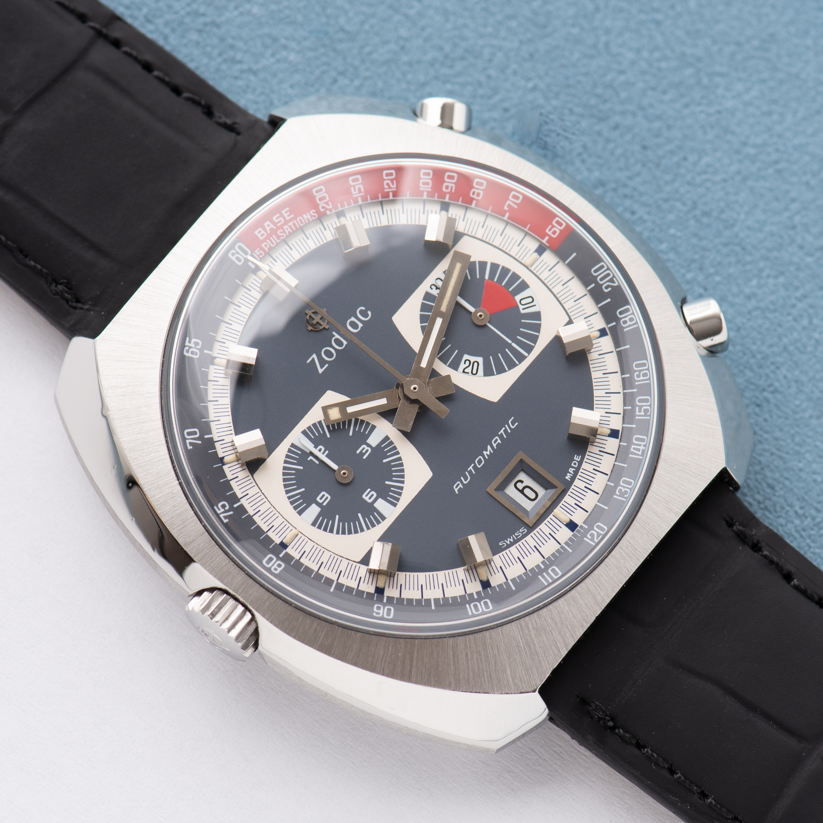 Zicht op Zodiac Chronograph Automatic Blue Dial Cal 12 (11) vanaf 1970