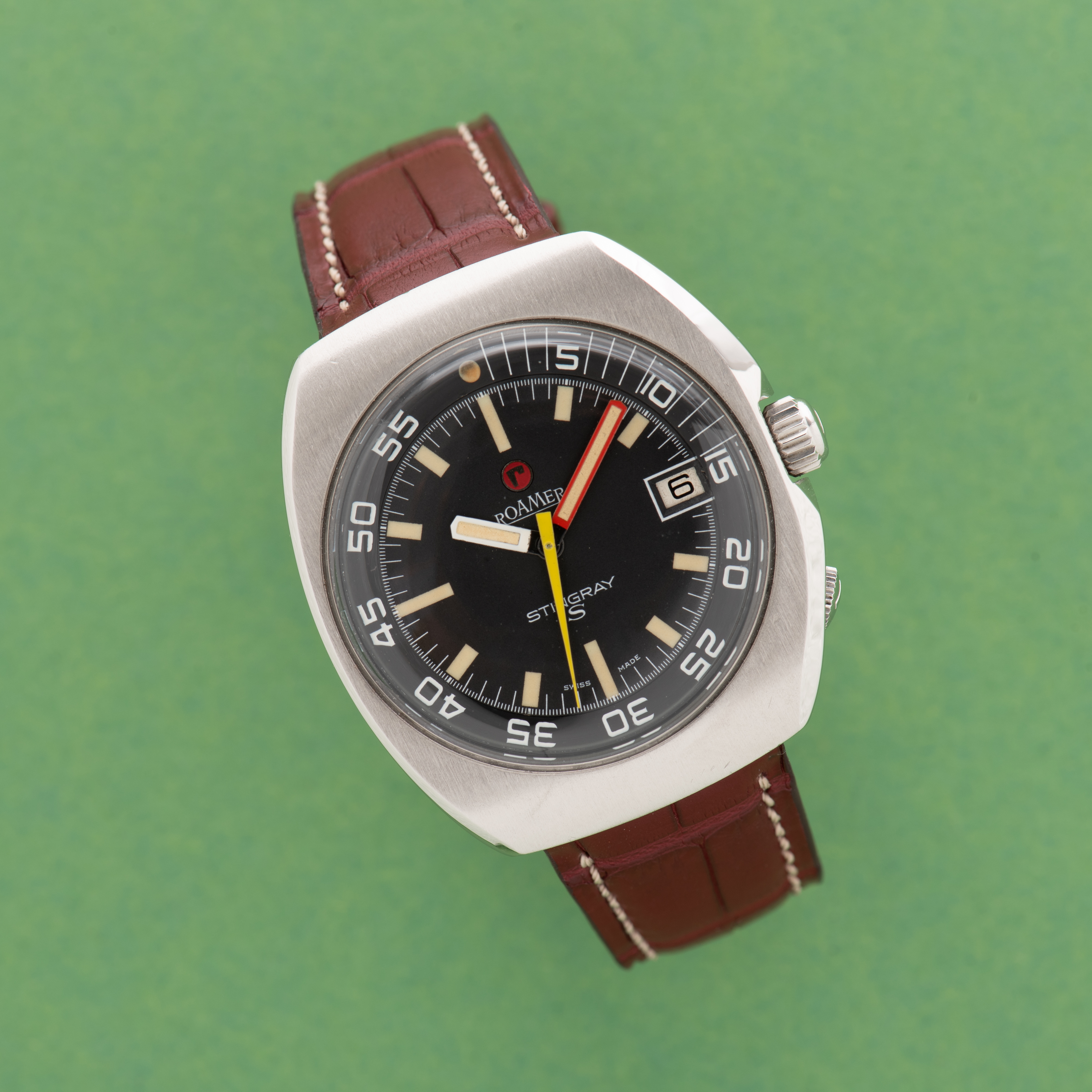 Zicht op Roamer Stingray S automatic Sub 200M ref 471-9120,605 cal MST471