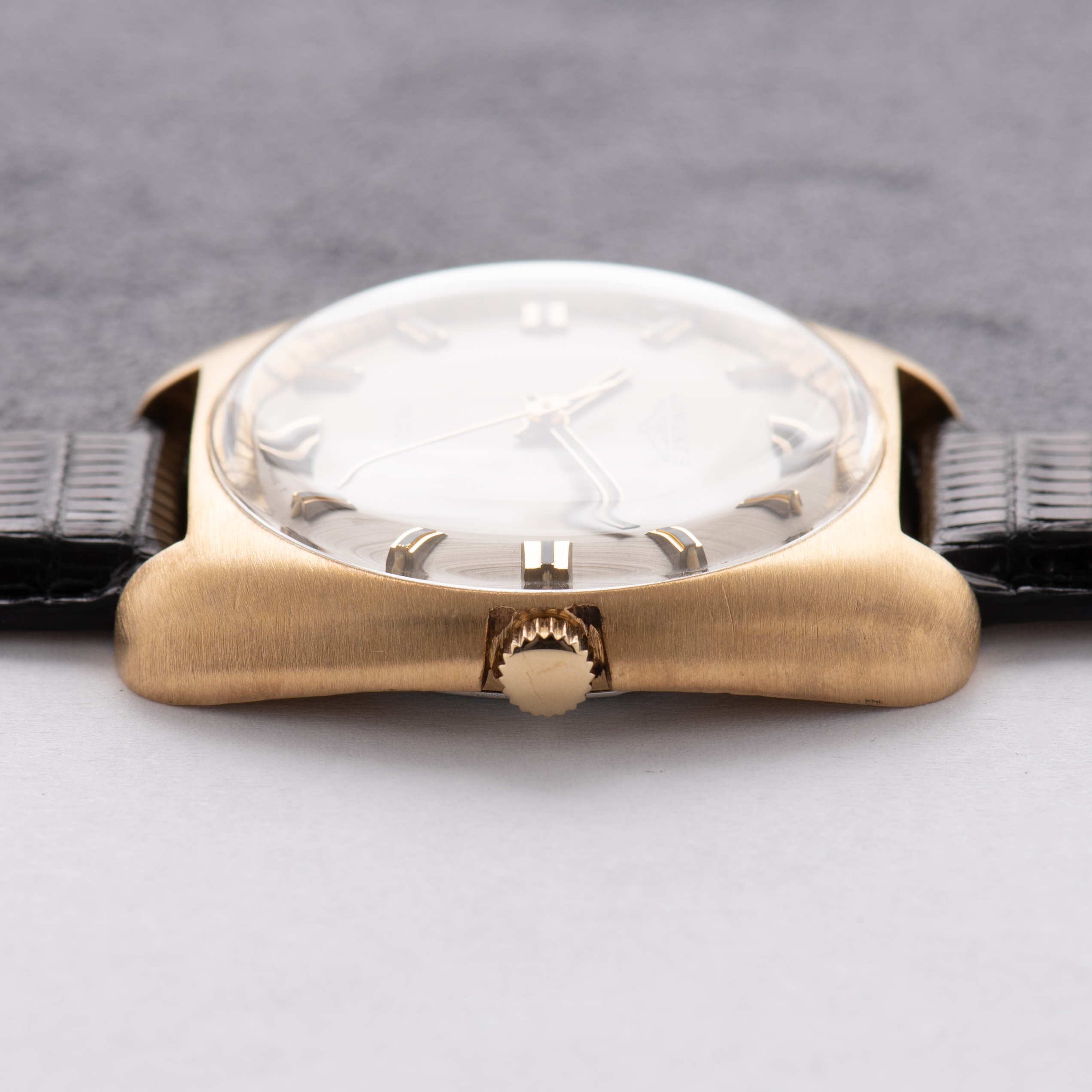 Zicht op Longines Record mécanique réf 714103 cal 650