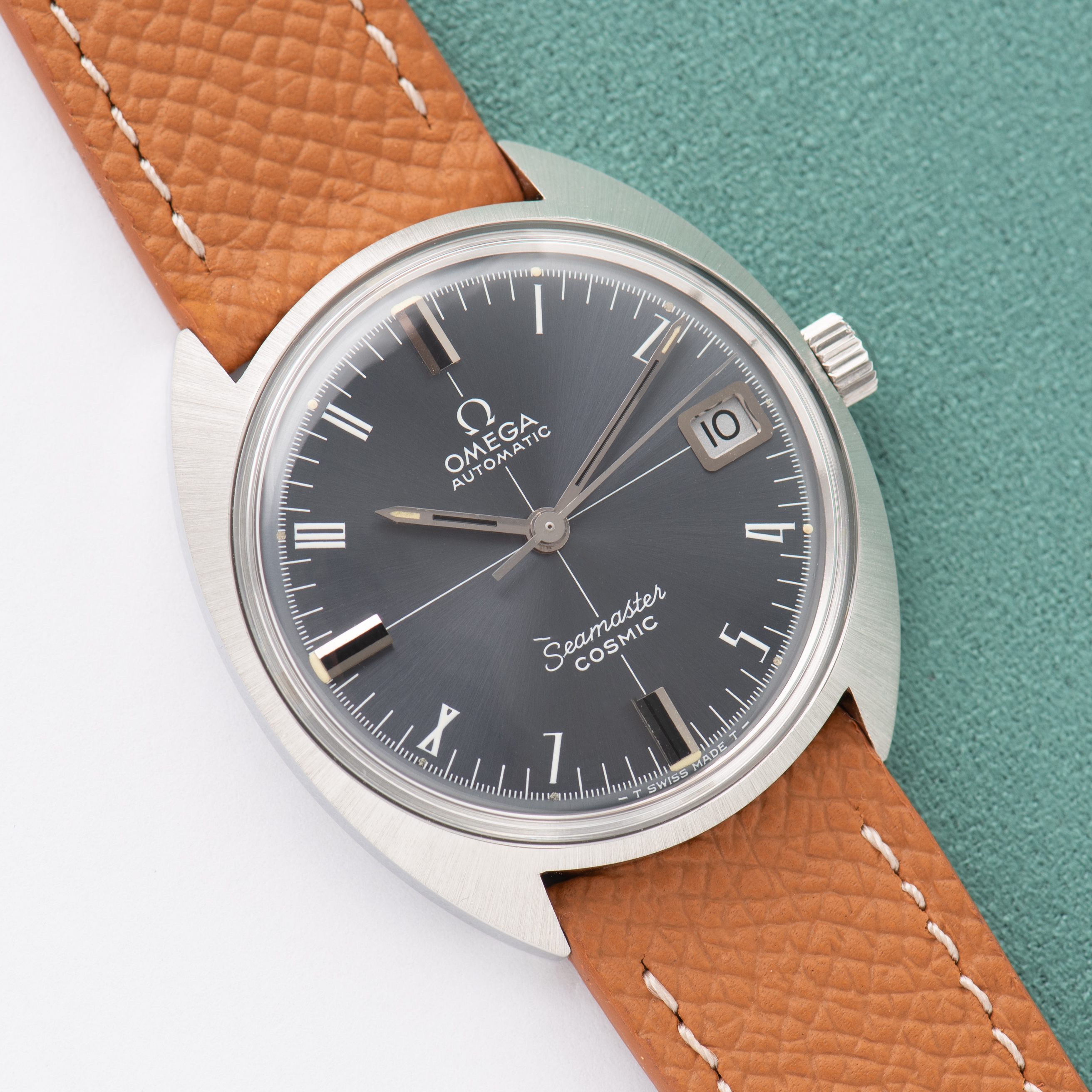 View of Omega Automatic Seamaster Cosmic "Crosshair" Grey Dial Date Réf 166.023