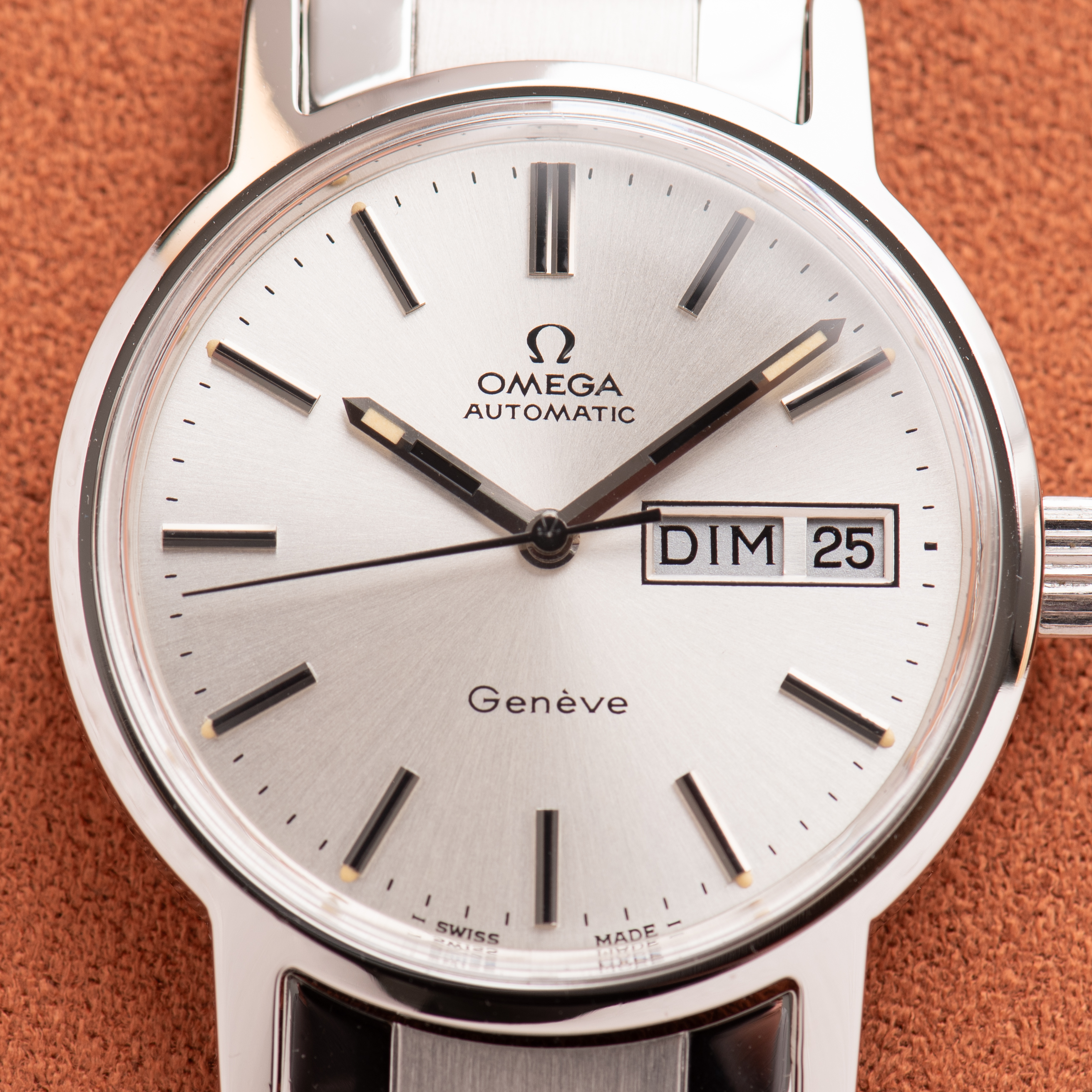 Zicht op Omega Automatic Genève Steel Day-Date Vanaf 1972 Ref 166.017