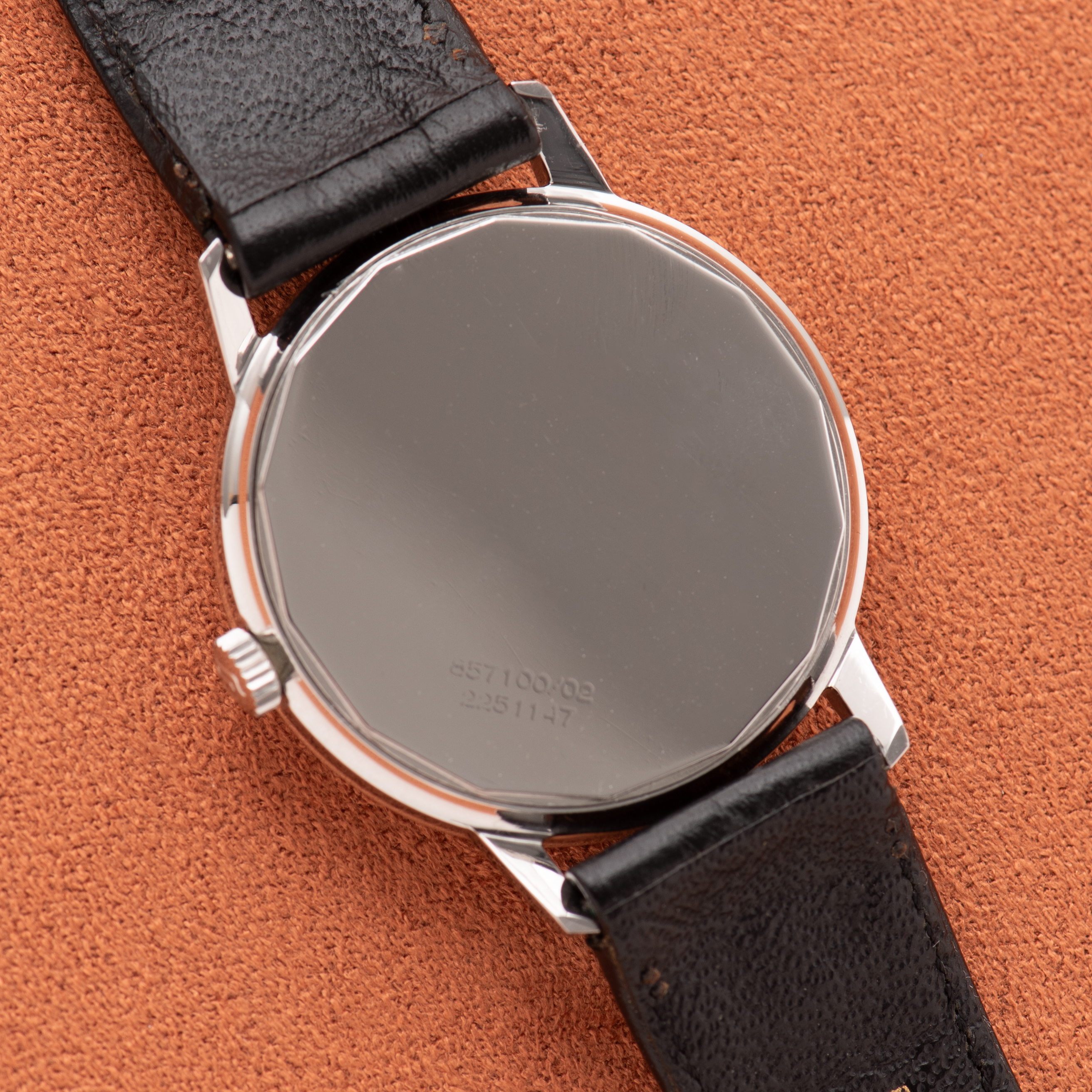 Vue de Universal Geneve Mécanique Date Silver Dial NOS réf 857100/02