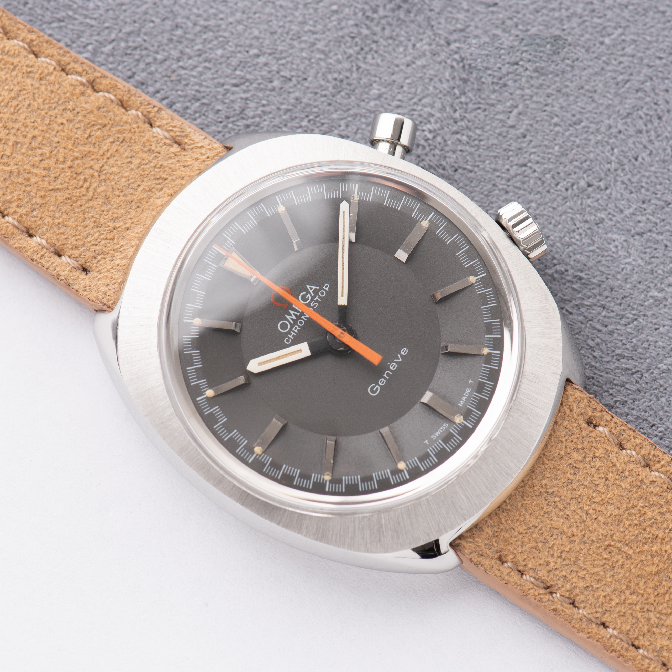 Zicht op Omega Geneva Chronostop Ref 145.010 vanaf 1968 Cal 865