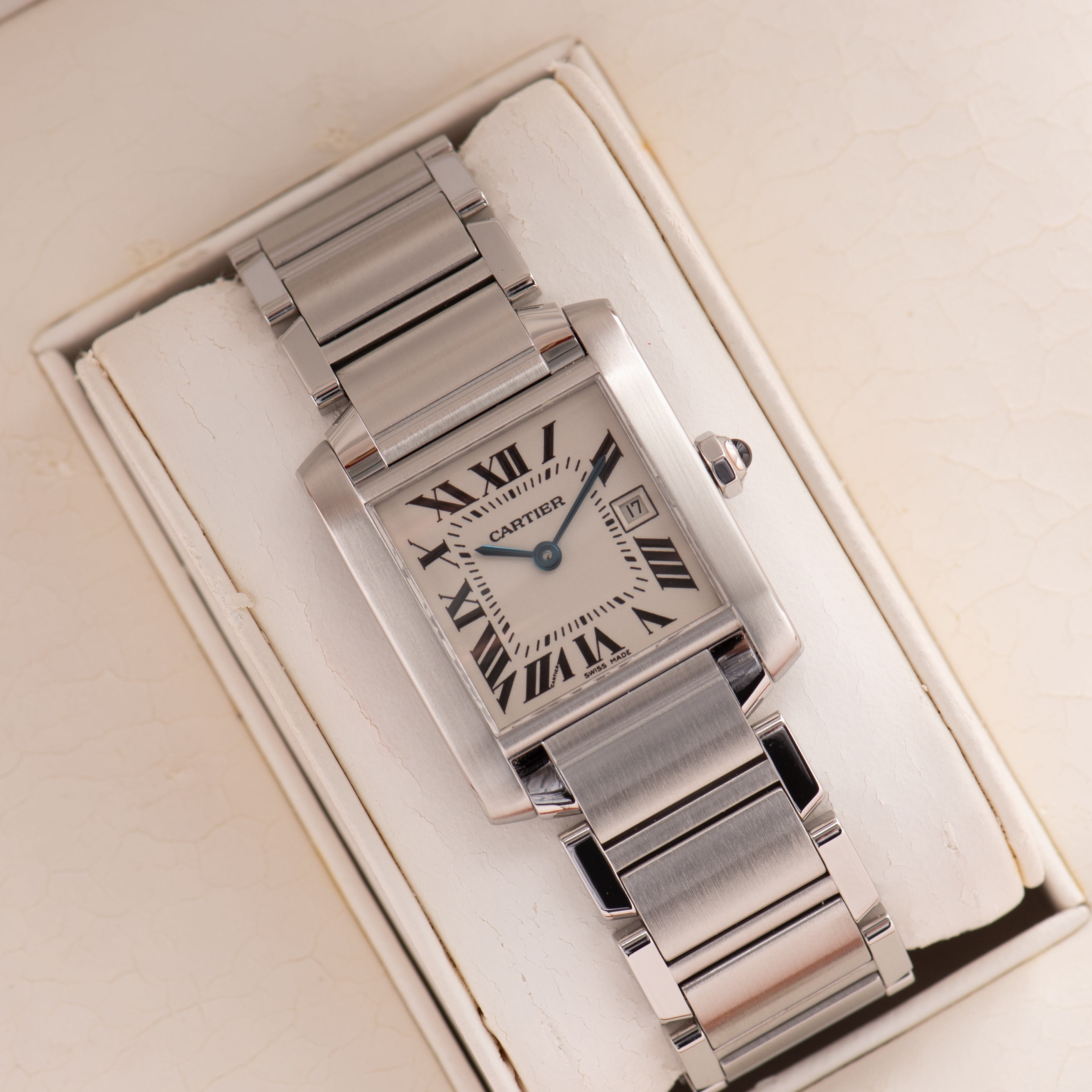 Zicht op Cartier Tank Franse Roman Dial Ref 2485 Volledige set + nieuwe reinigingsset