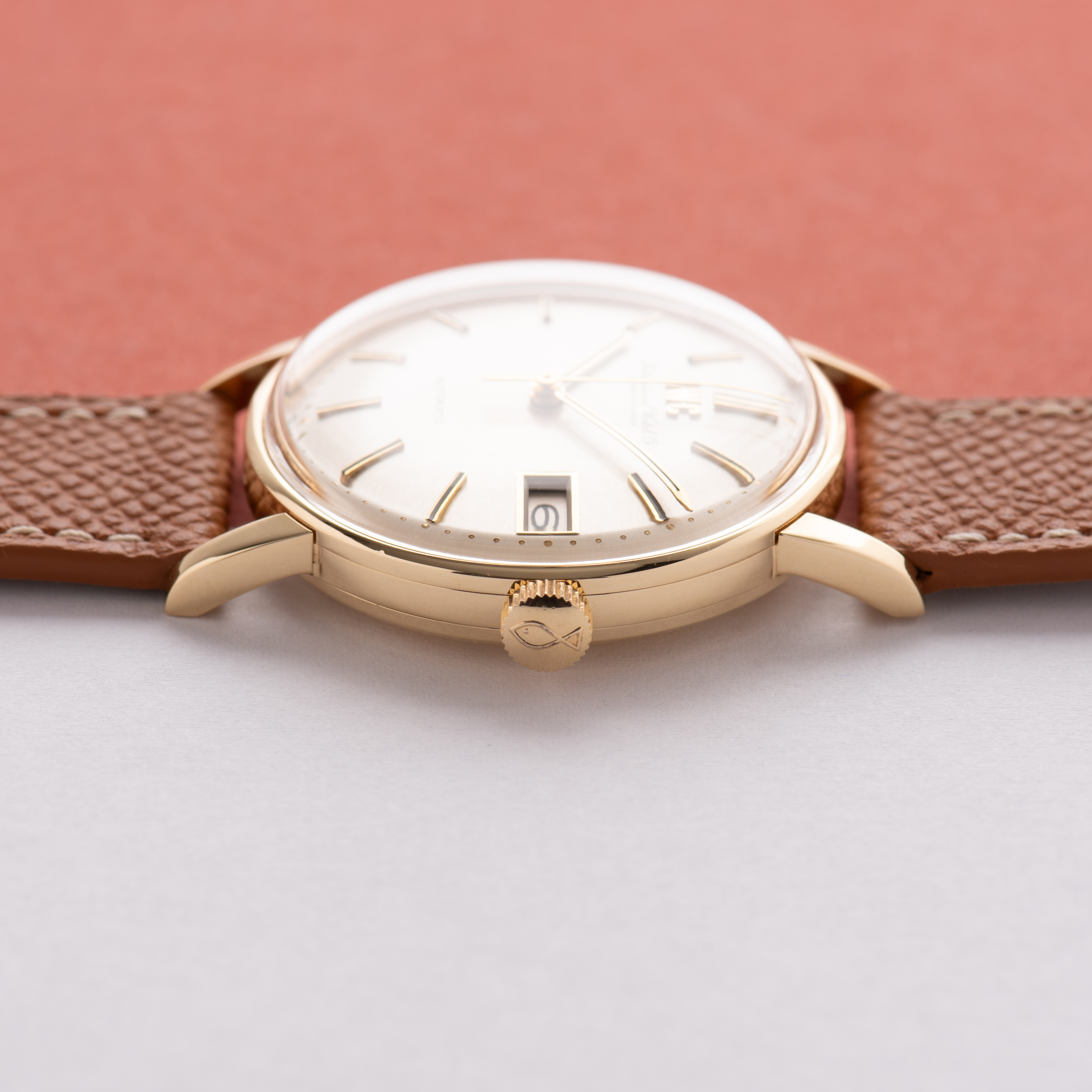 Zicht op IWC International Watch Co Schaffhausen Automatic Gold 18K cal 8541 réf 802A