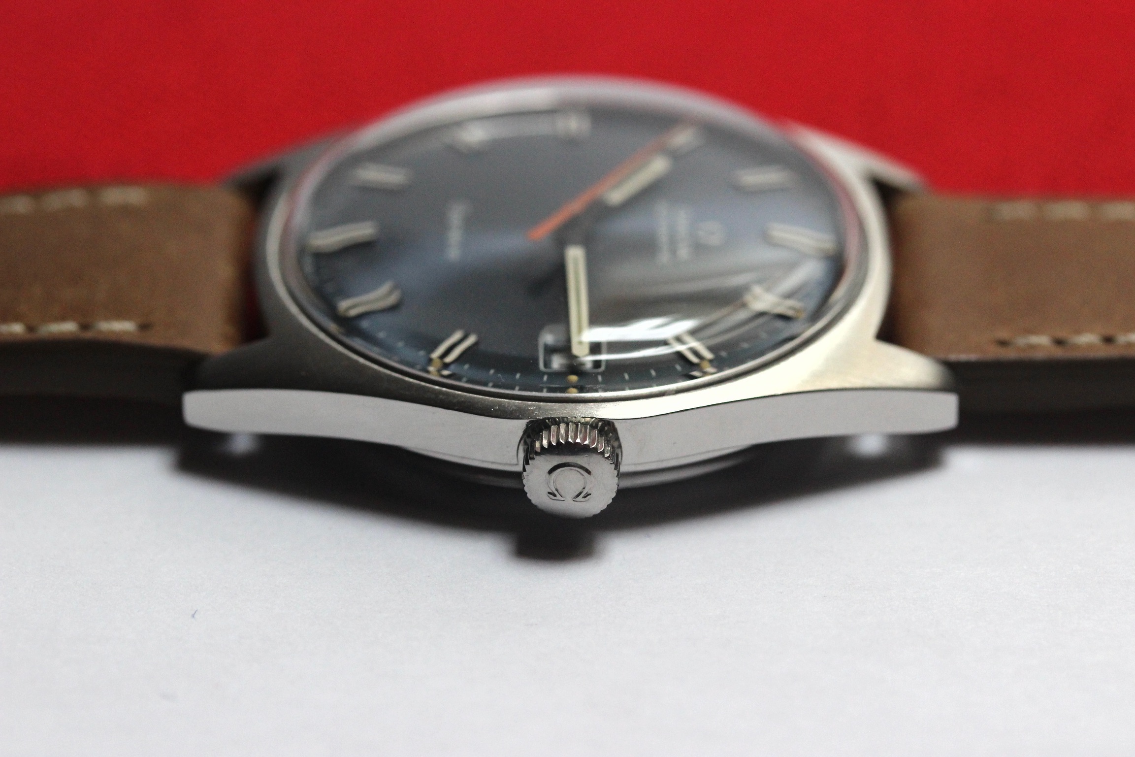Vue de Omega Genève réf 166.041 "Ultraman" cal 565