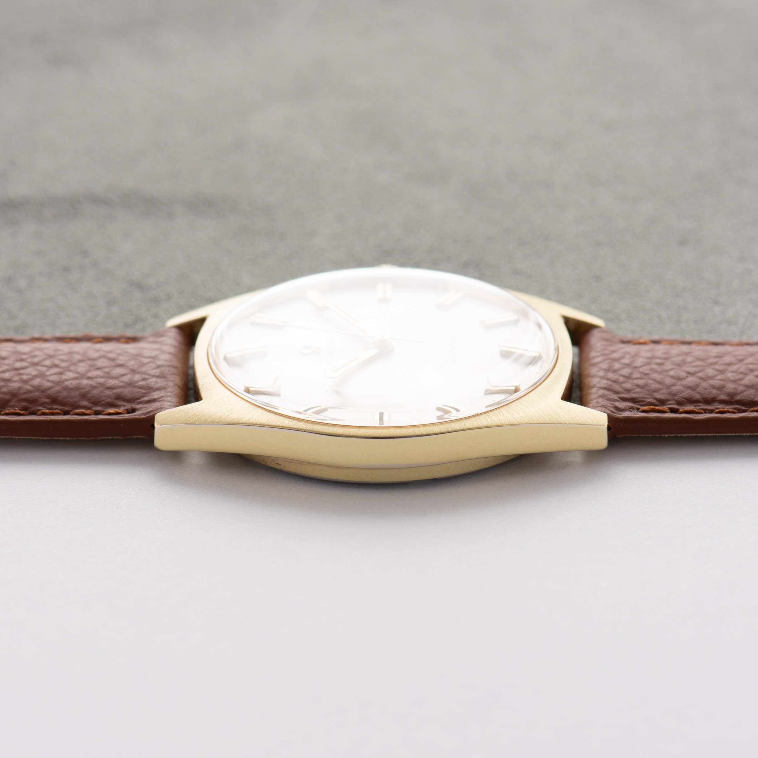 Zicht op Omega Genève mécanique Gold Plated réf 135.041 from 1968