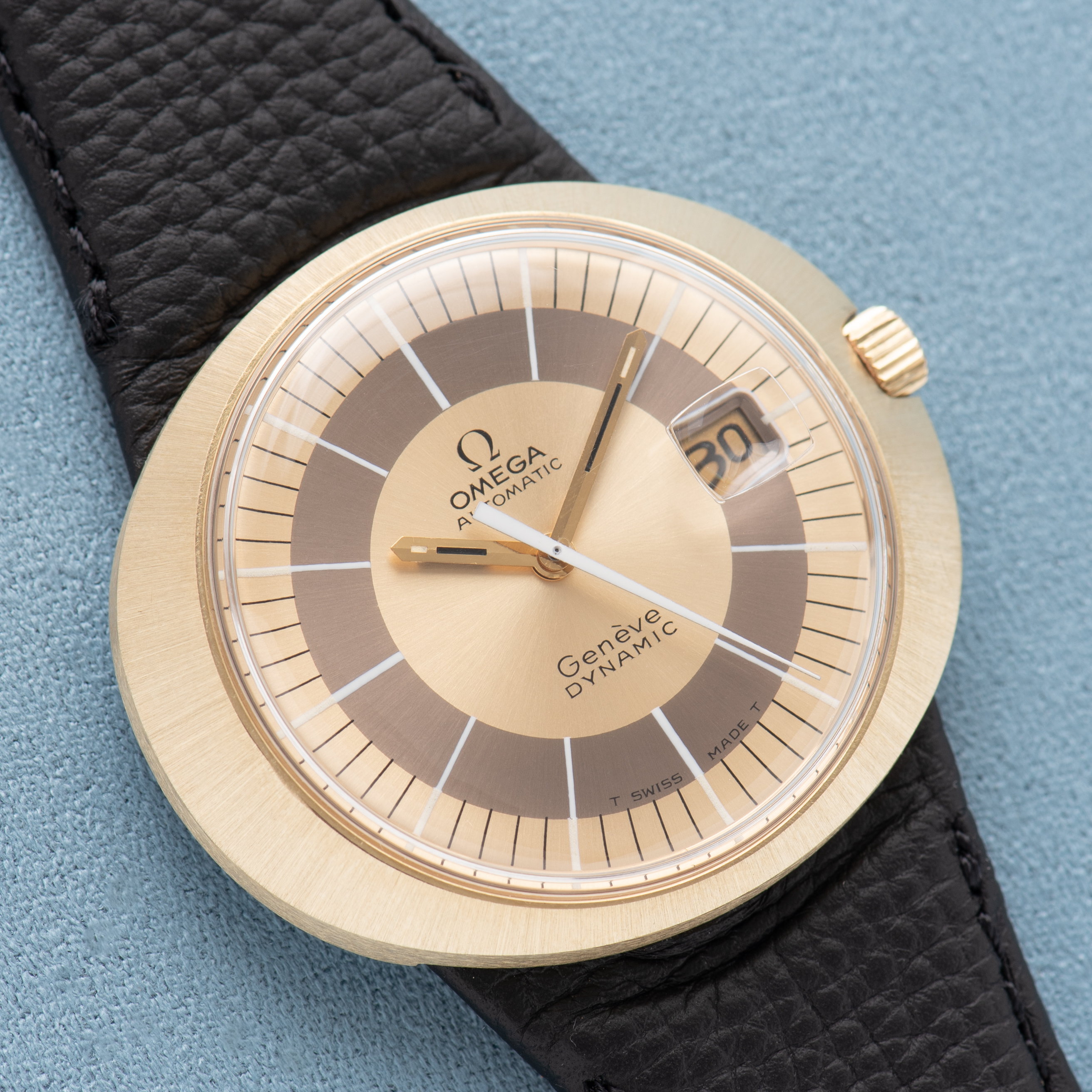 Zicht op Omega Genève Dynamic Automatic Day-Date Gold Capped from 1969 Réf 166.039 NOS