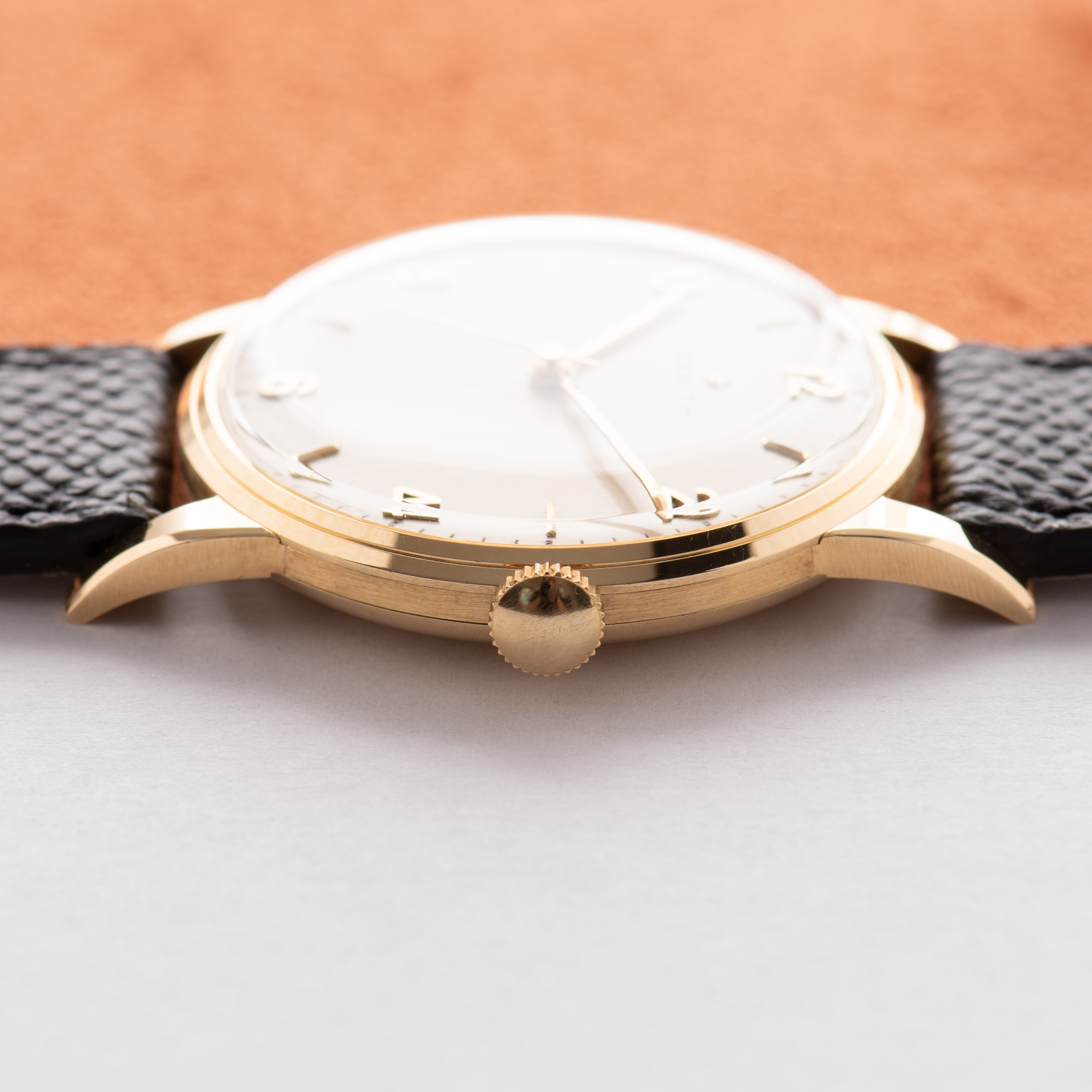 Zicht op Zenith Dress Watch "Calatrava" Gold 18k New Old Stock cal P50 from 1949