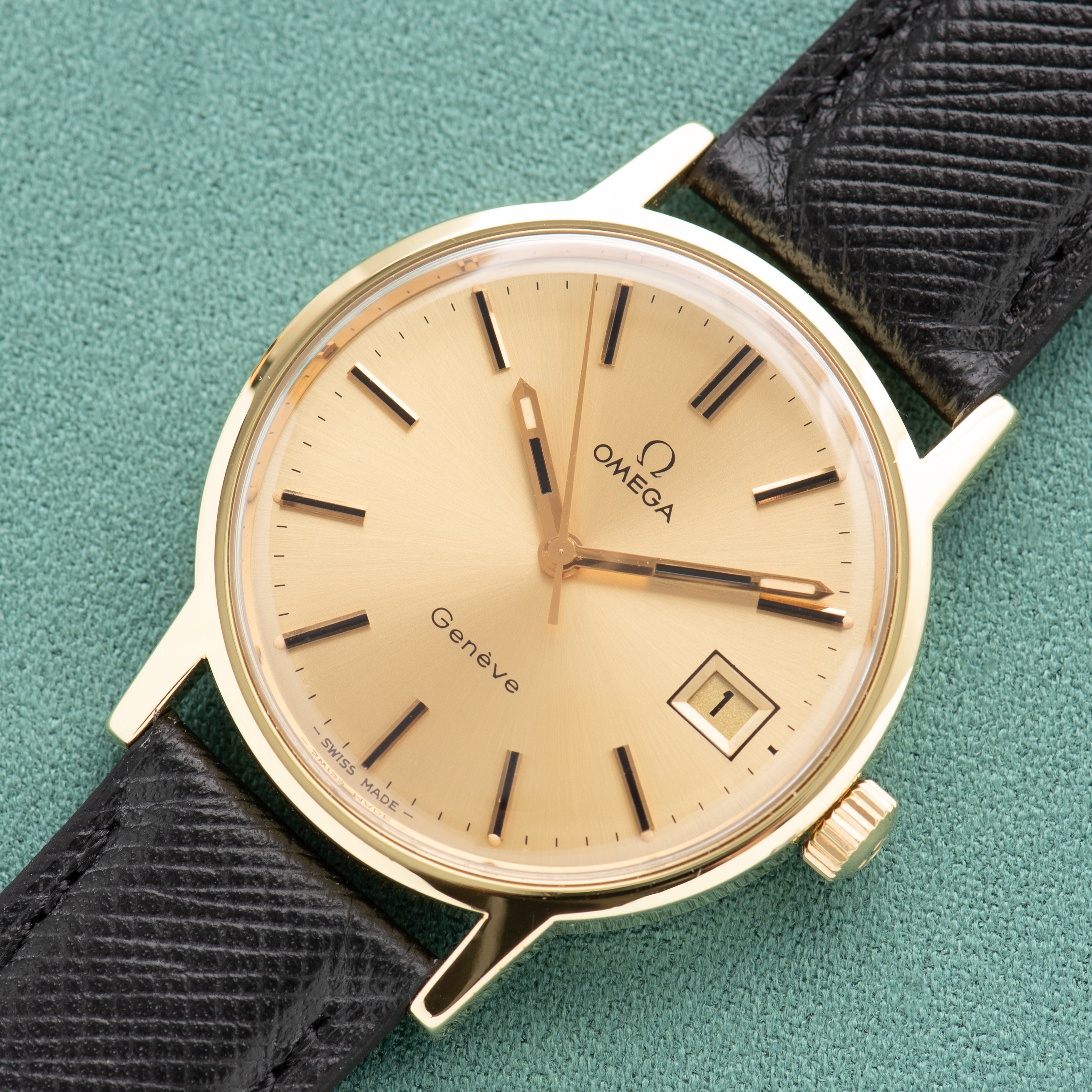 Zicht op Omega Genève Gouden wijzerplaat Ref 136.0099 uit 1972