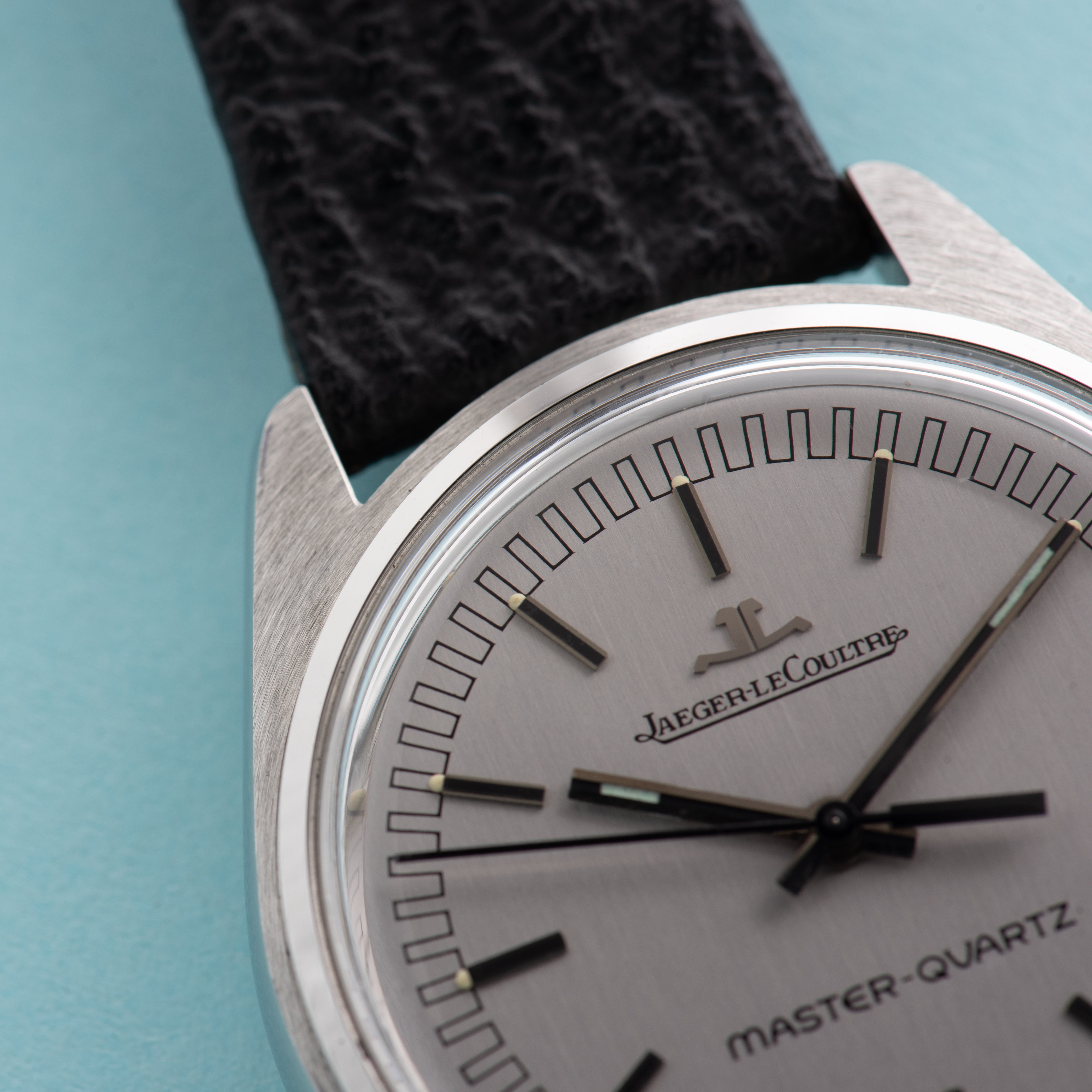 Vue de Jaeger LeCoultre Master-Quartz réf 23303-42