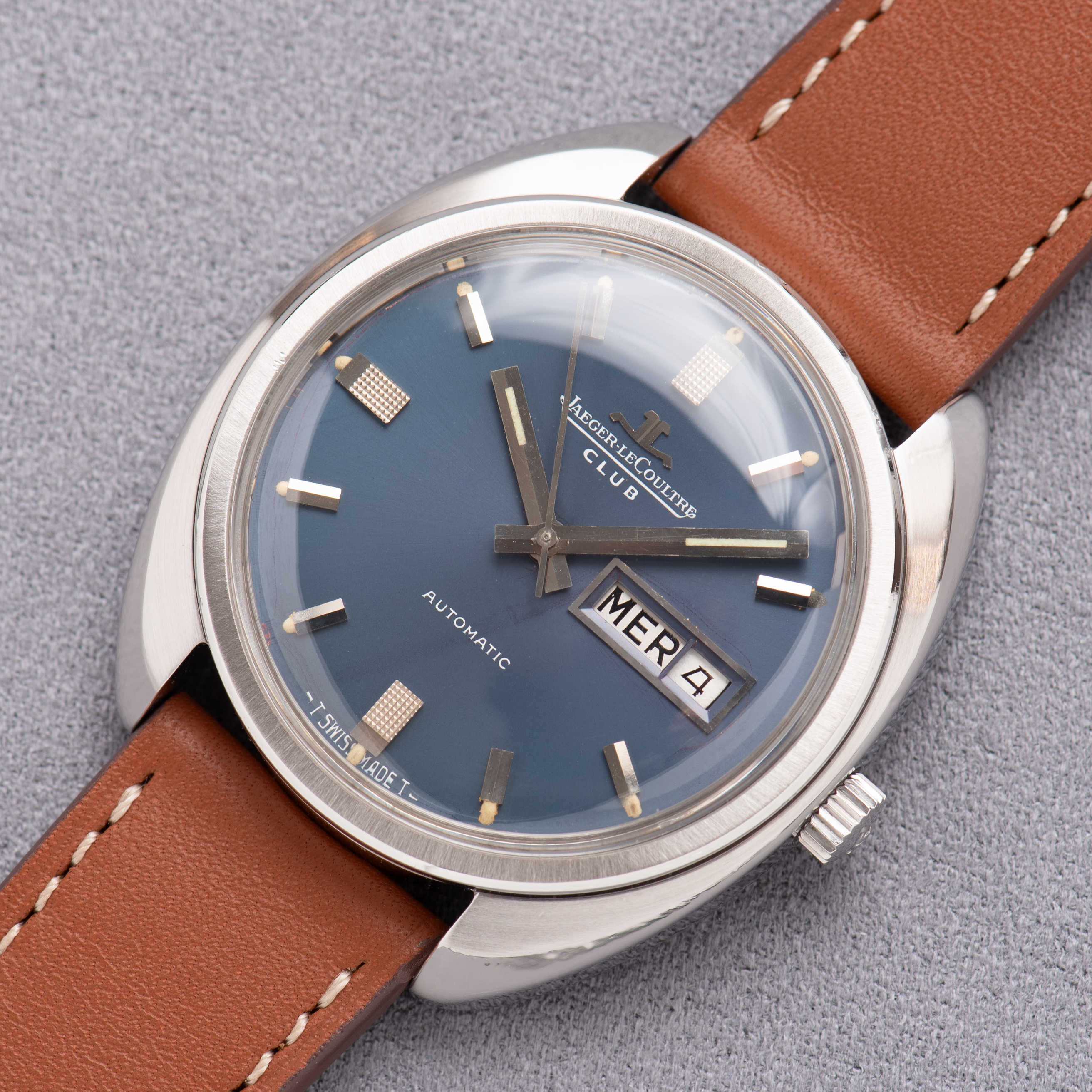 Vue de Jaeger-LeCoultre "Club" Automatic Blue Dial Day-date
