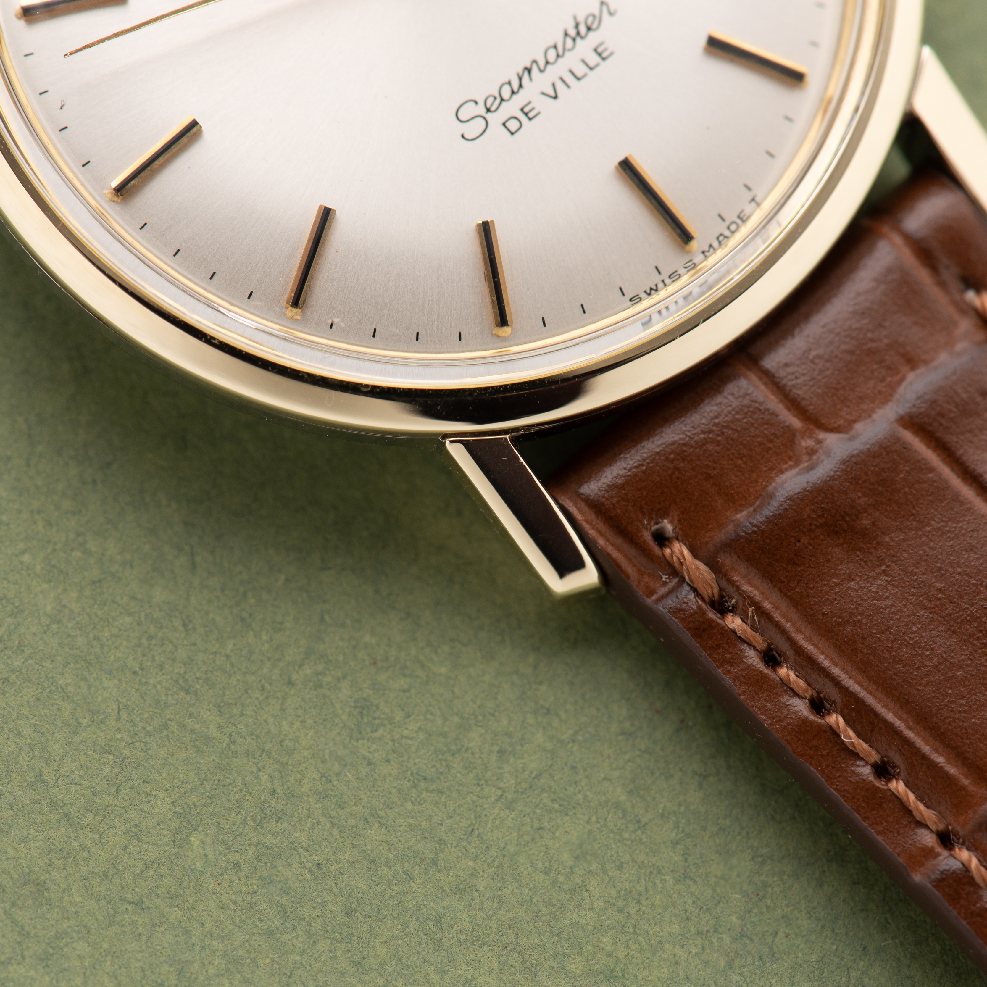 Zicht op Omega Seamaster De Ville Datum Goud/Staal Ref 135.020 vanaf 1965