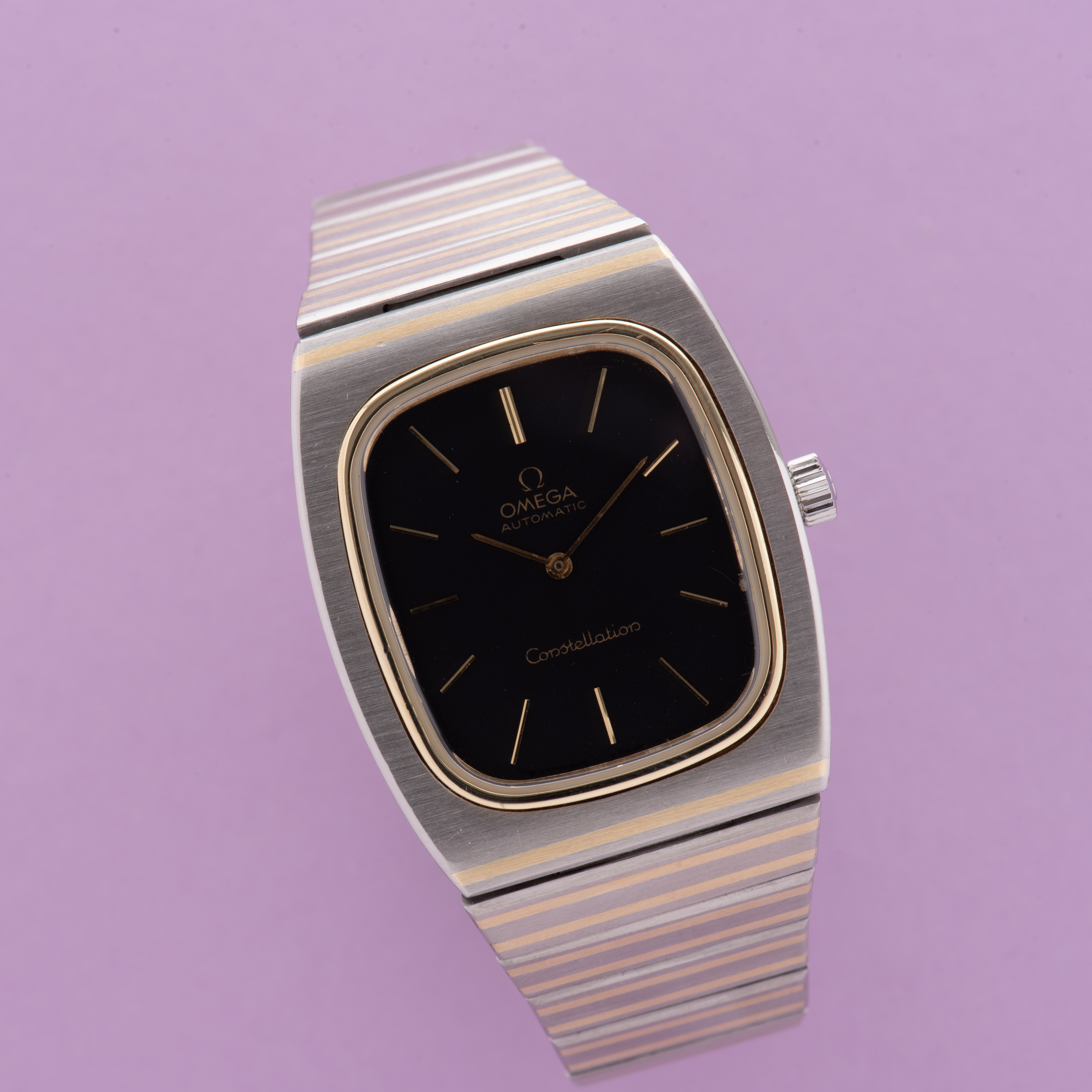 Zicht op Omega Constellation Automatic Tonneau ref 155.022 gold/steel cal 711 from 1973