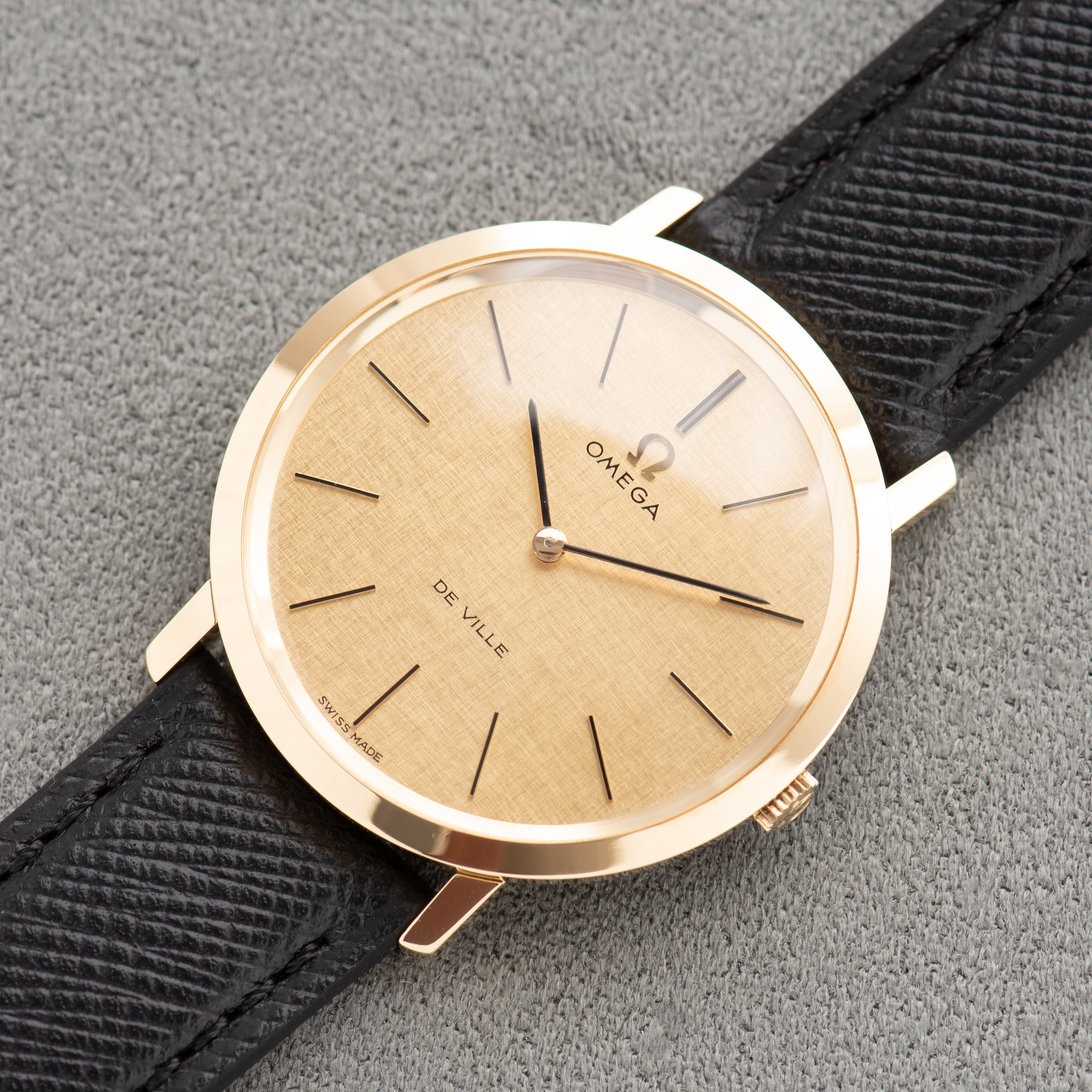 View of Omega De Ville Mécanique Gold 18k from 1970 Réf 111.067