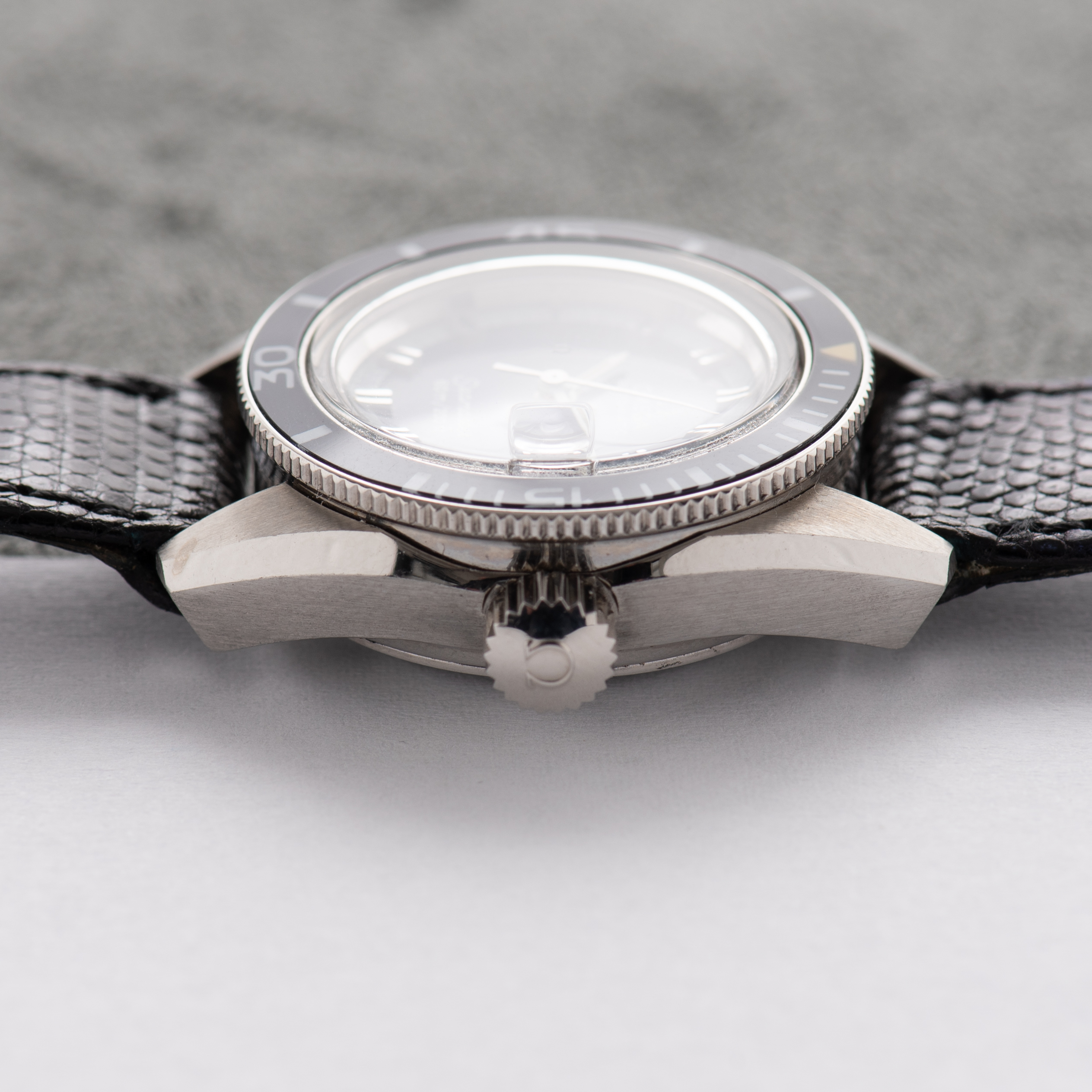 View of Omega Automatic Seamaster 60m/200 ft réf 566.024 New Old Stock from 1969
