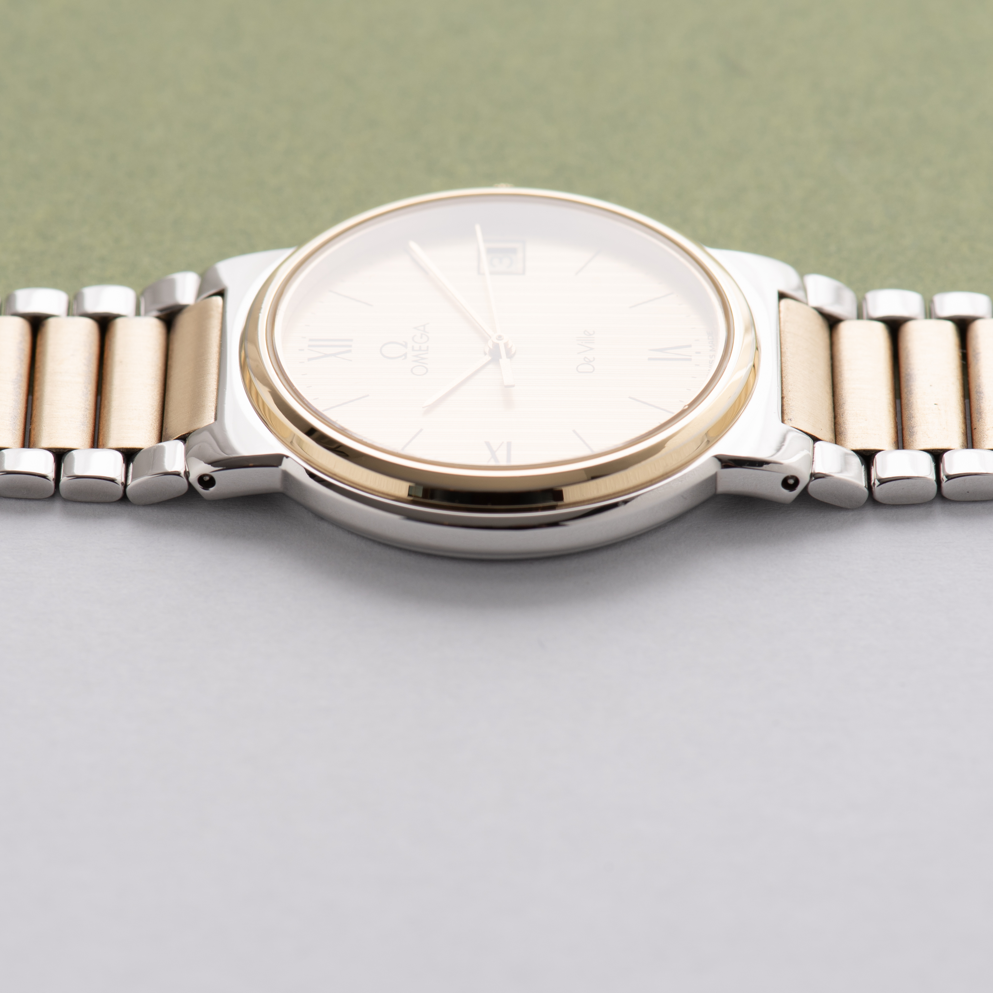 Vue de Omega De Ville Quartz Gold plated/steel réf 196.0256 from 1984
