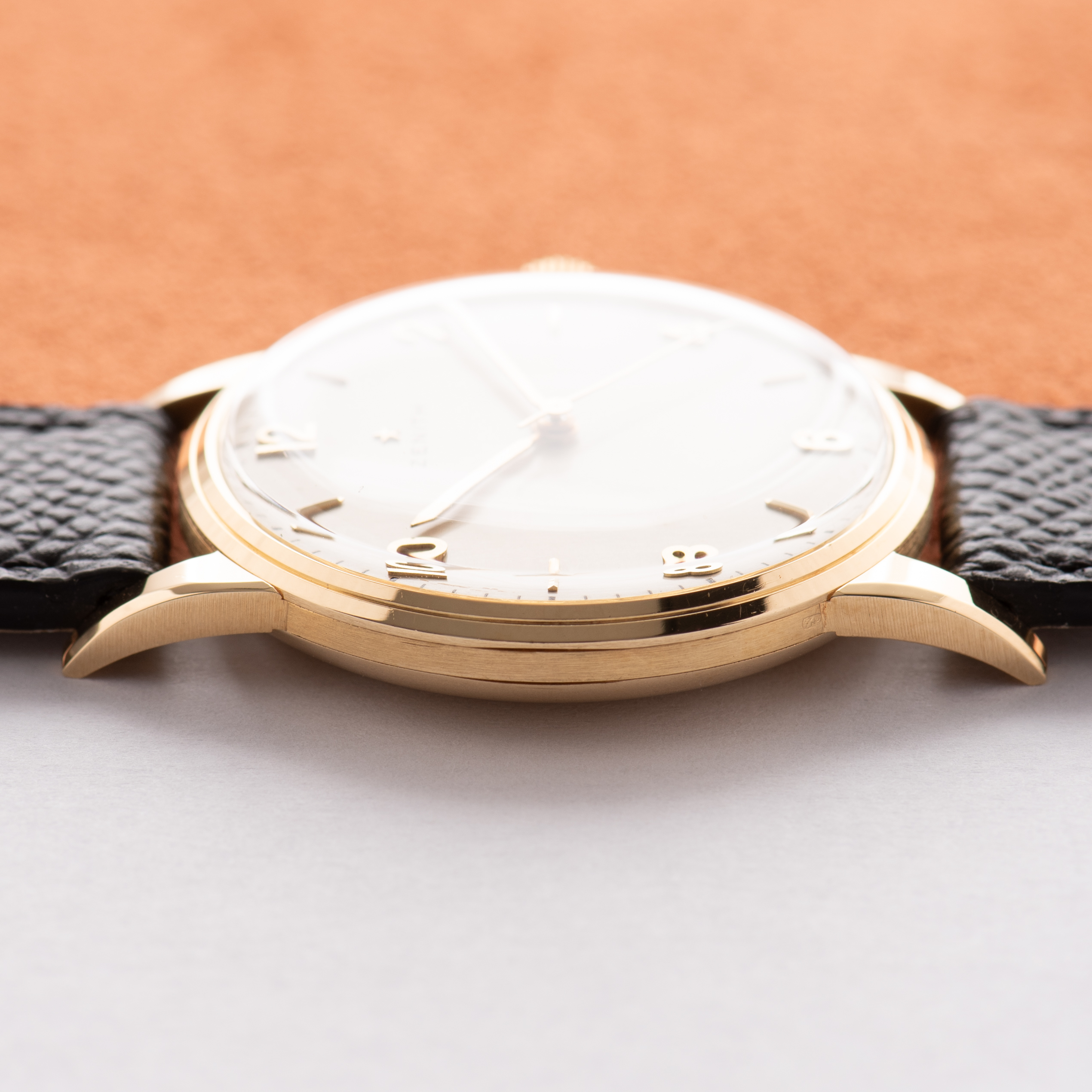 Zicht op Zenith Dress Watch "Calatrava" Gold 18k New Old Stock cal P50 from 1949