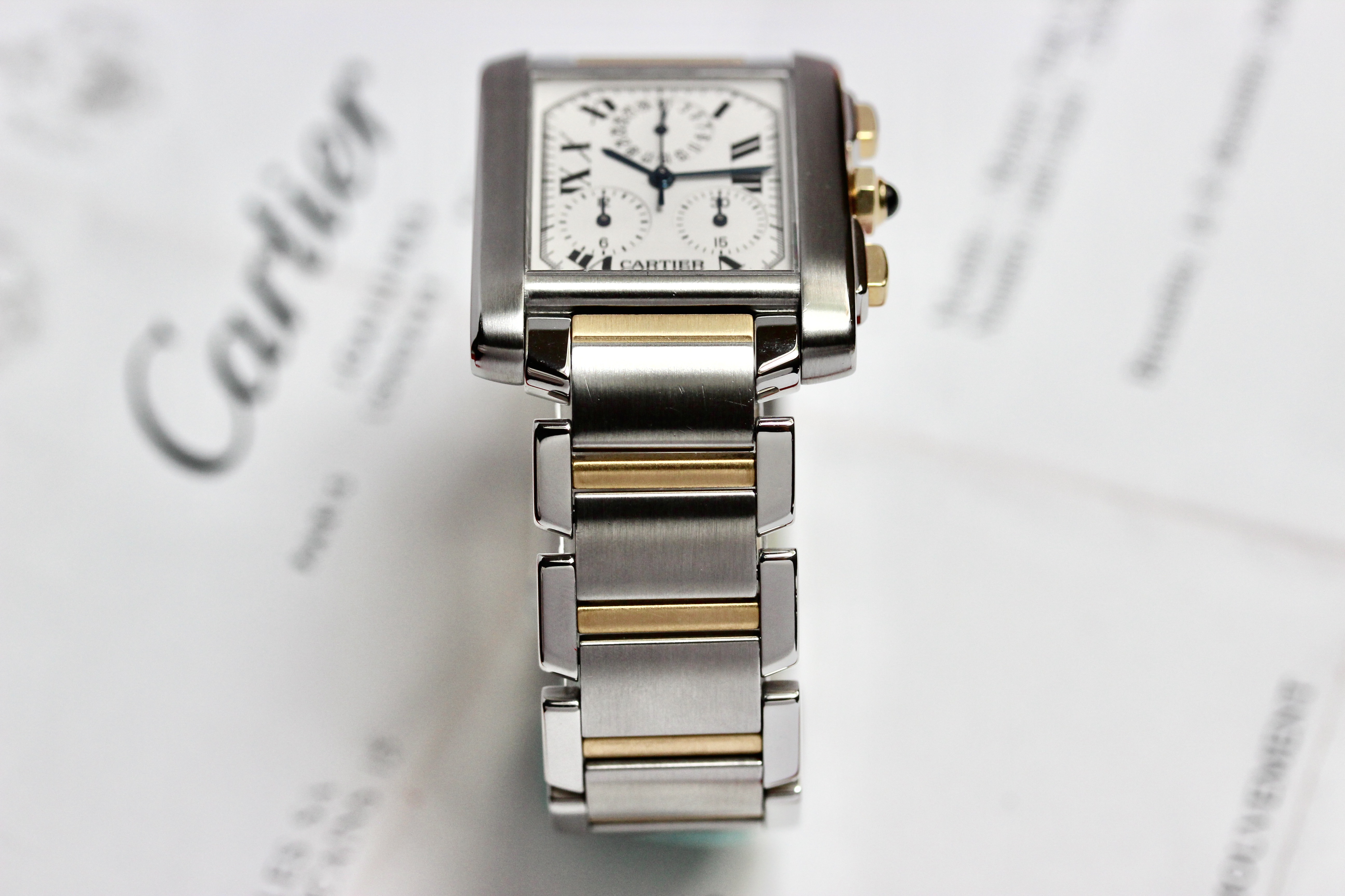 Zicht op Cartier Tank Frans ref 2303 goud/staal