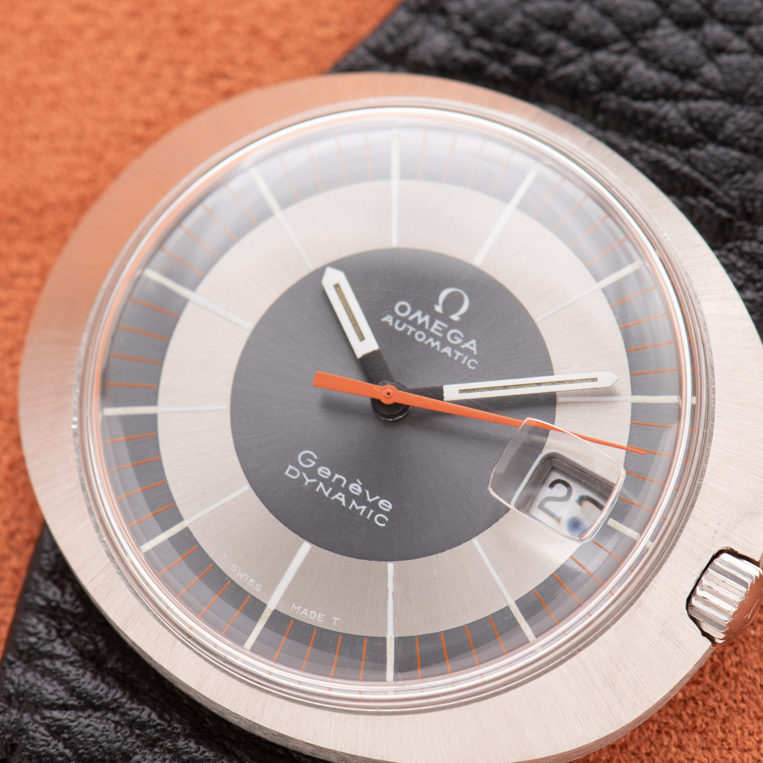 Zicht op Omega Geneva Dynamic Automatic Grey Dial vanaf 1072 Ref 166.039