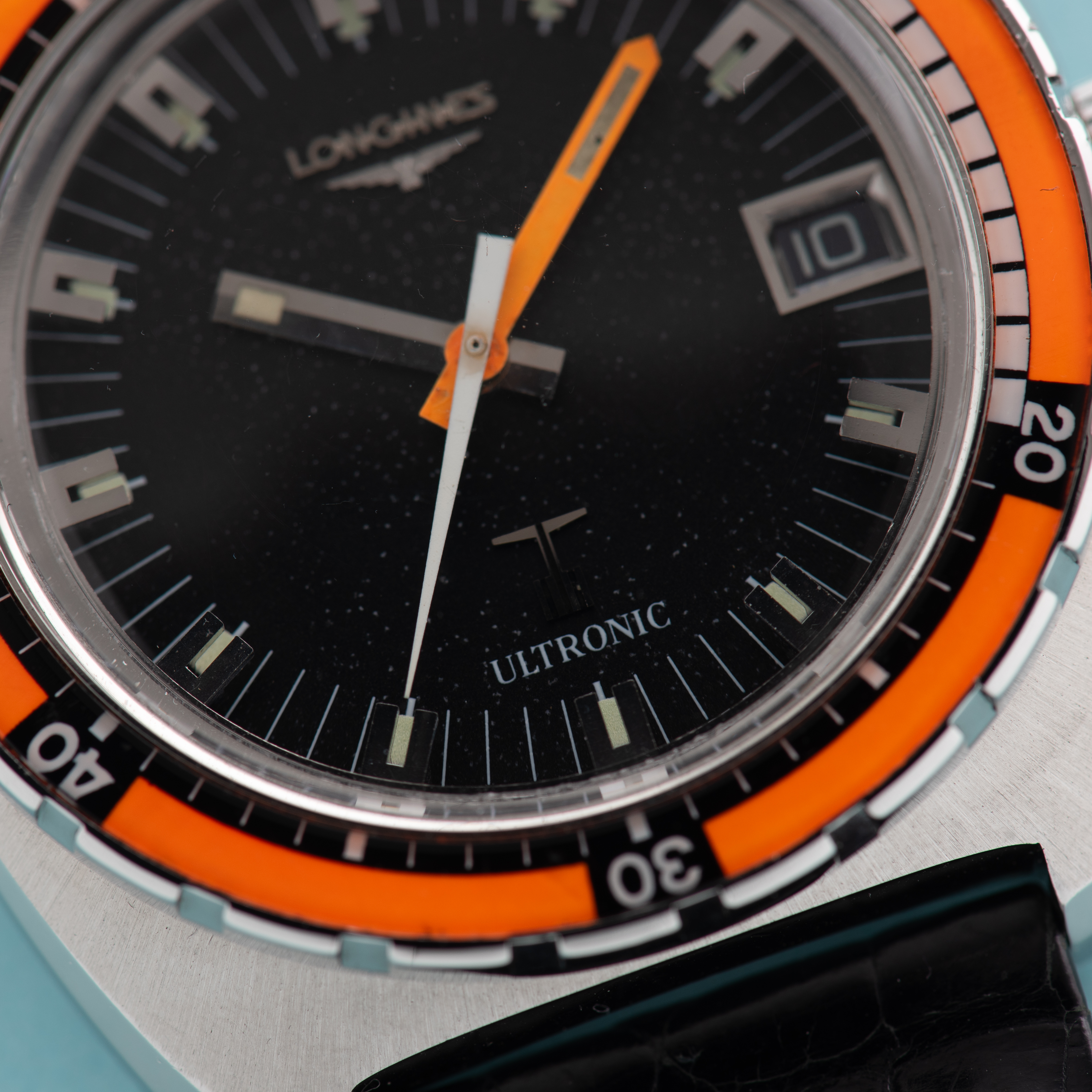 Zicht op Longines Ultronic réf 8484-1 cal 6312
