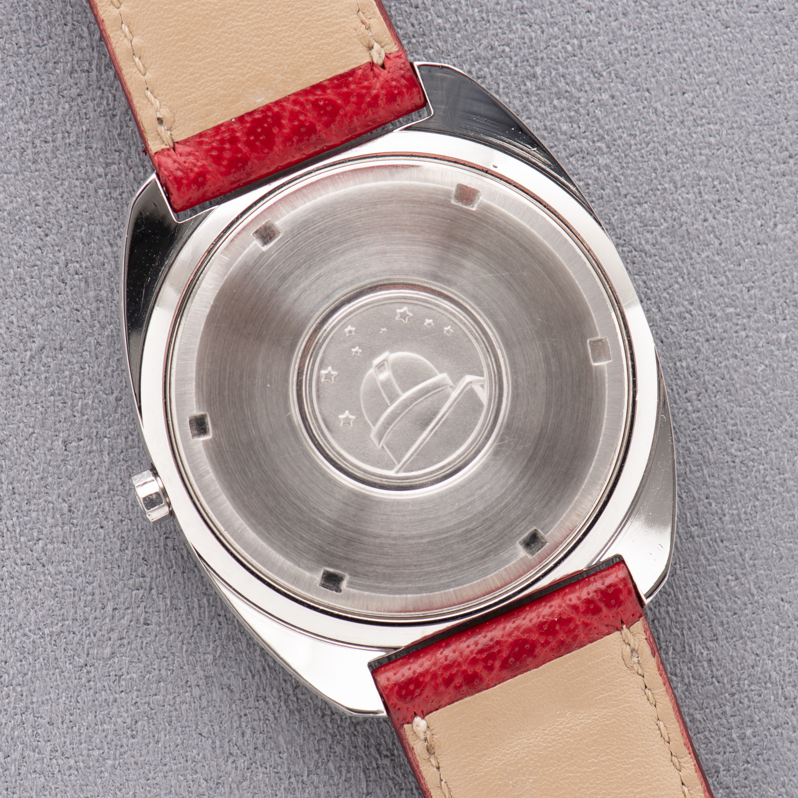 Vue de Omega Constellation Chronometer Electronic F300Hz from 1970 Ref 198.002
